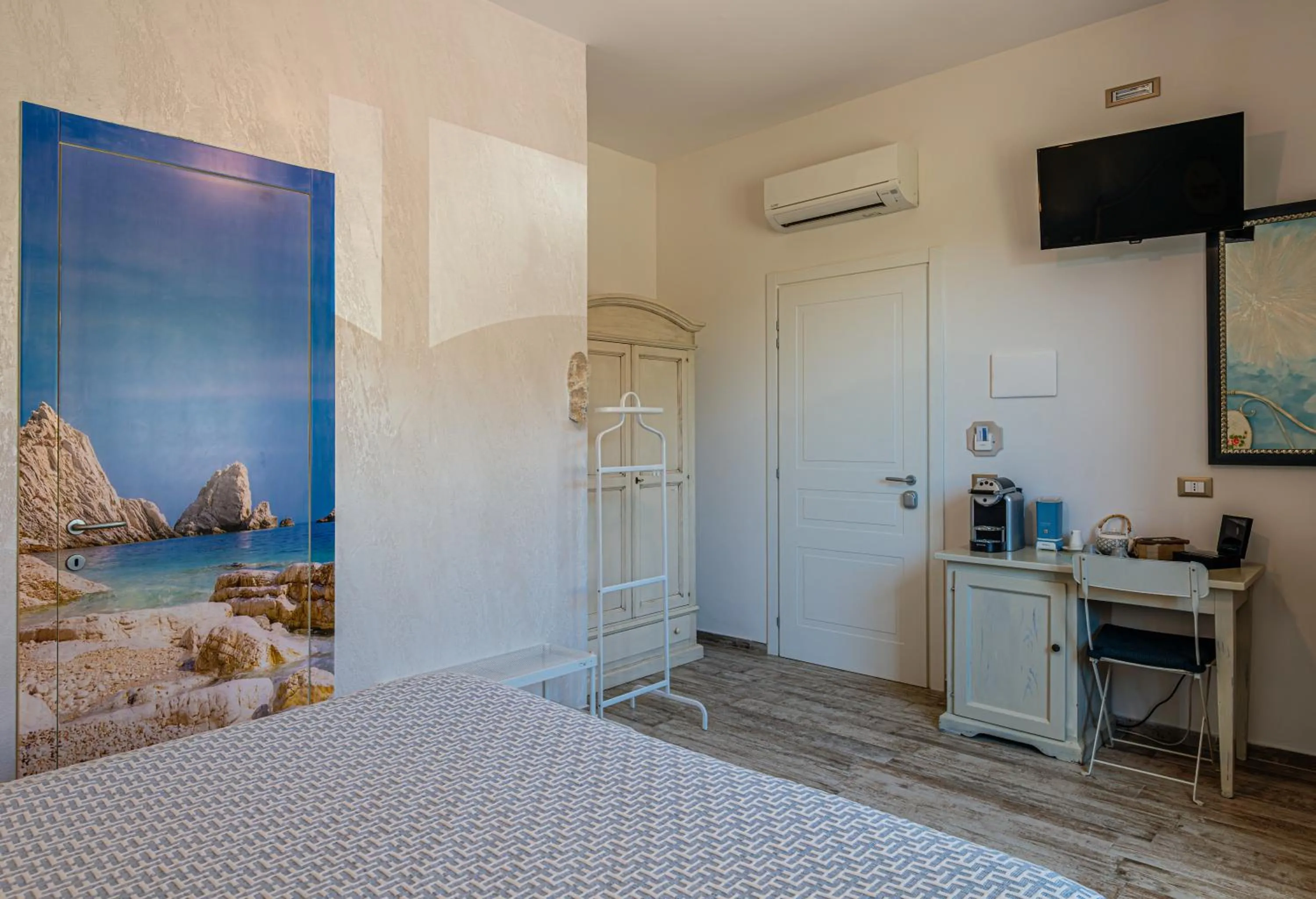 Photo of the whole room, Bed in LaGarolina Del Conero B&B