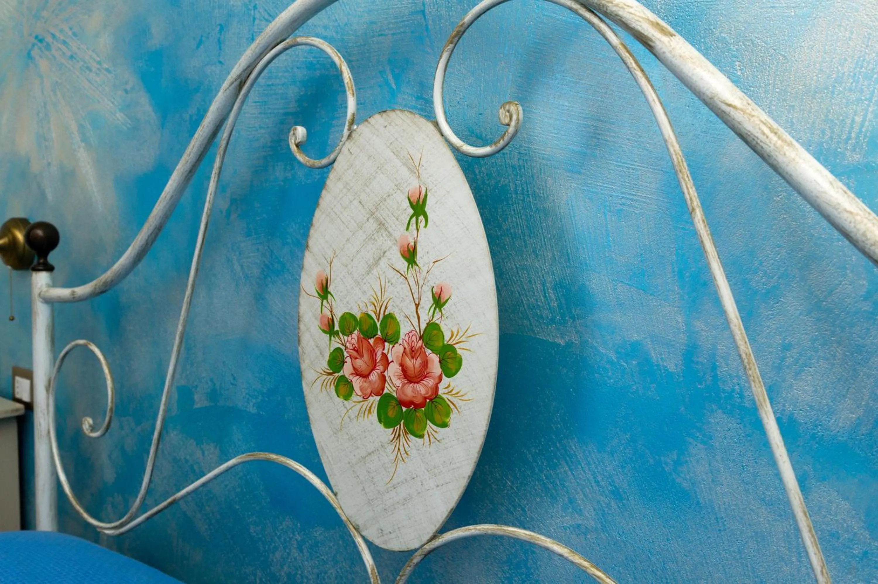 Decorative detail in LaGarolina Del Conero B&B