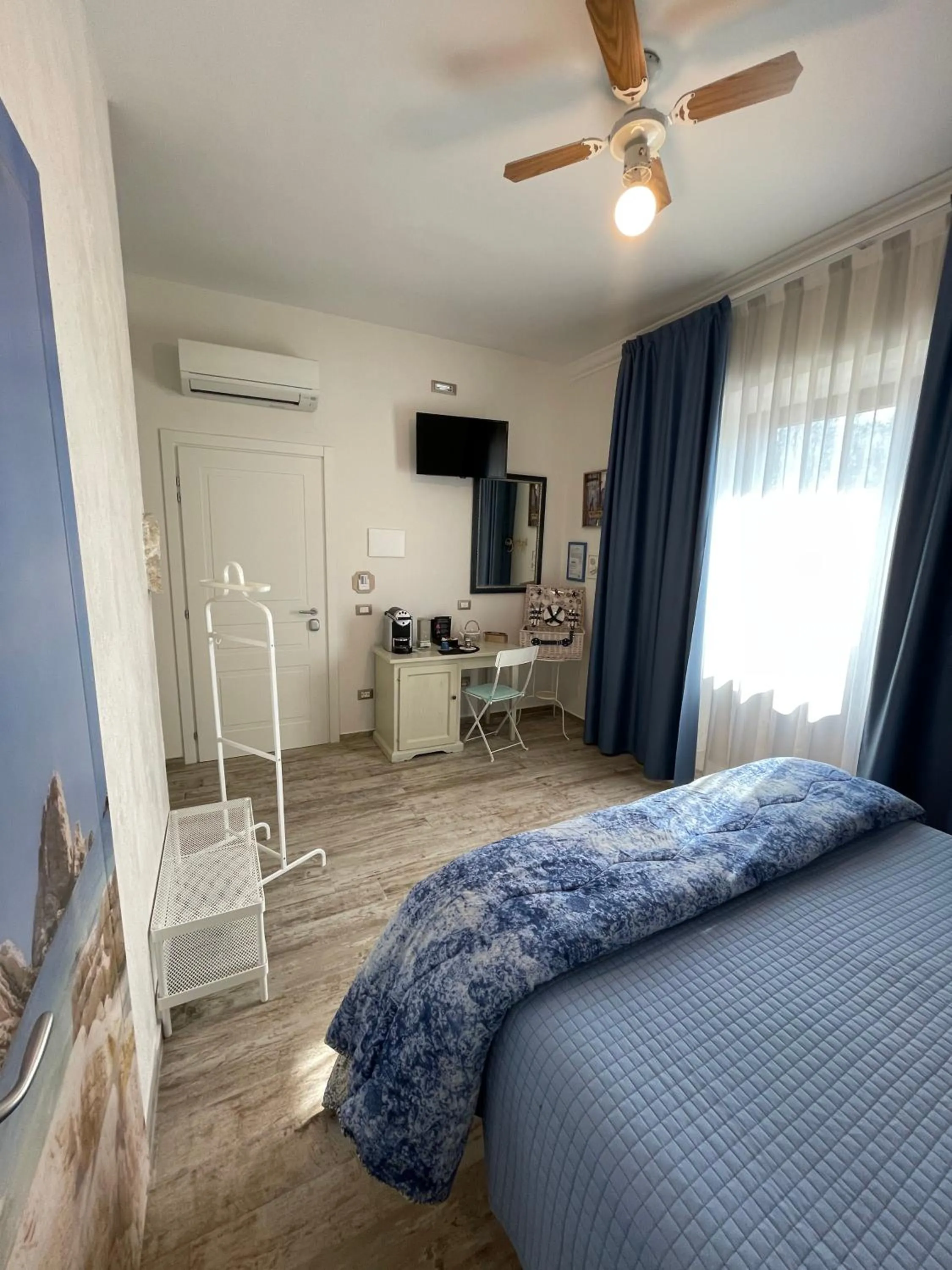 Photo of the whole room, Bed in LaGarolina Del Conero B&B