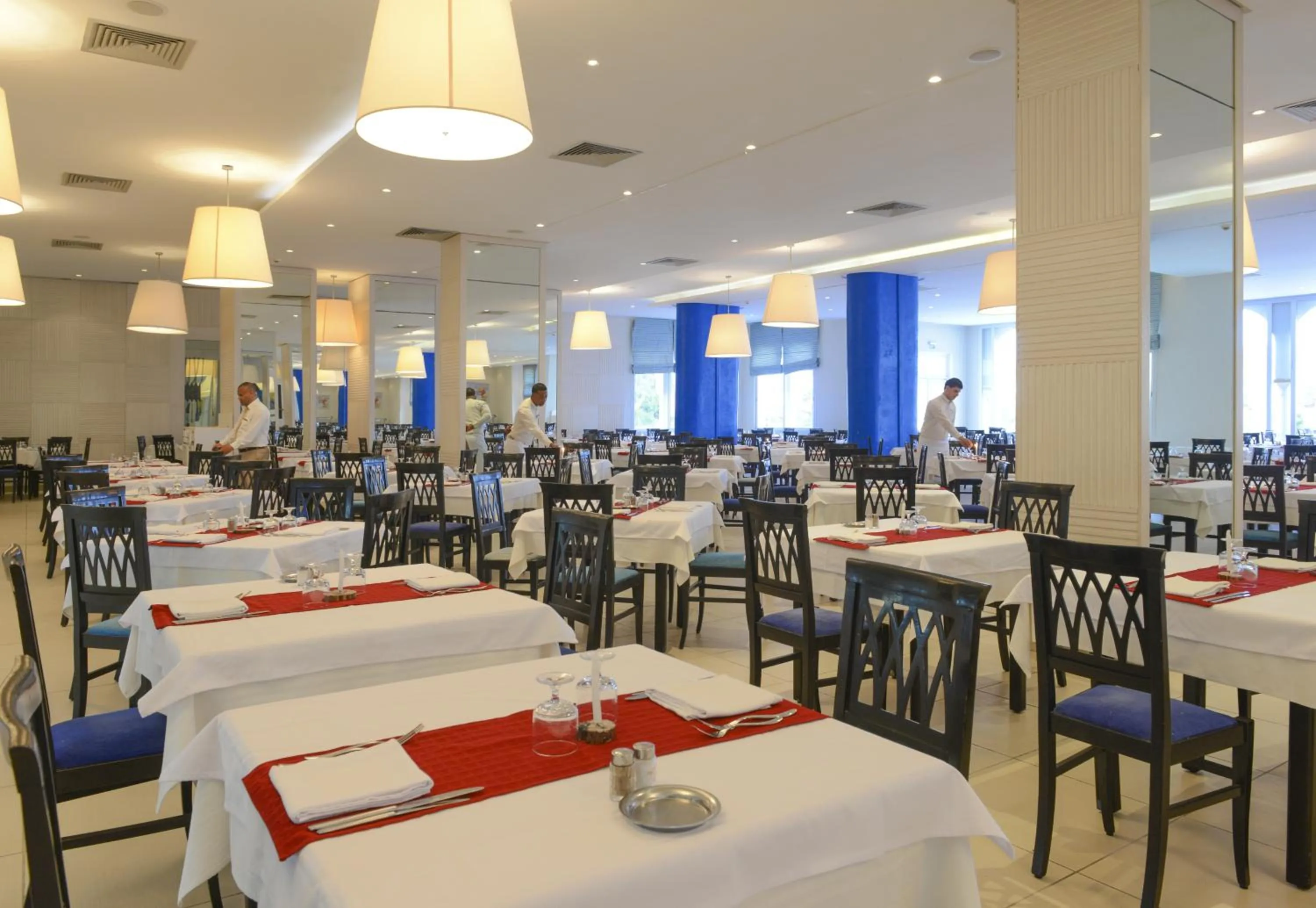 Restaurant/places to eat in Vincci Helios Beach