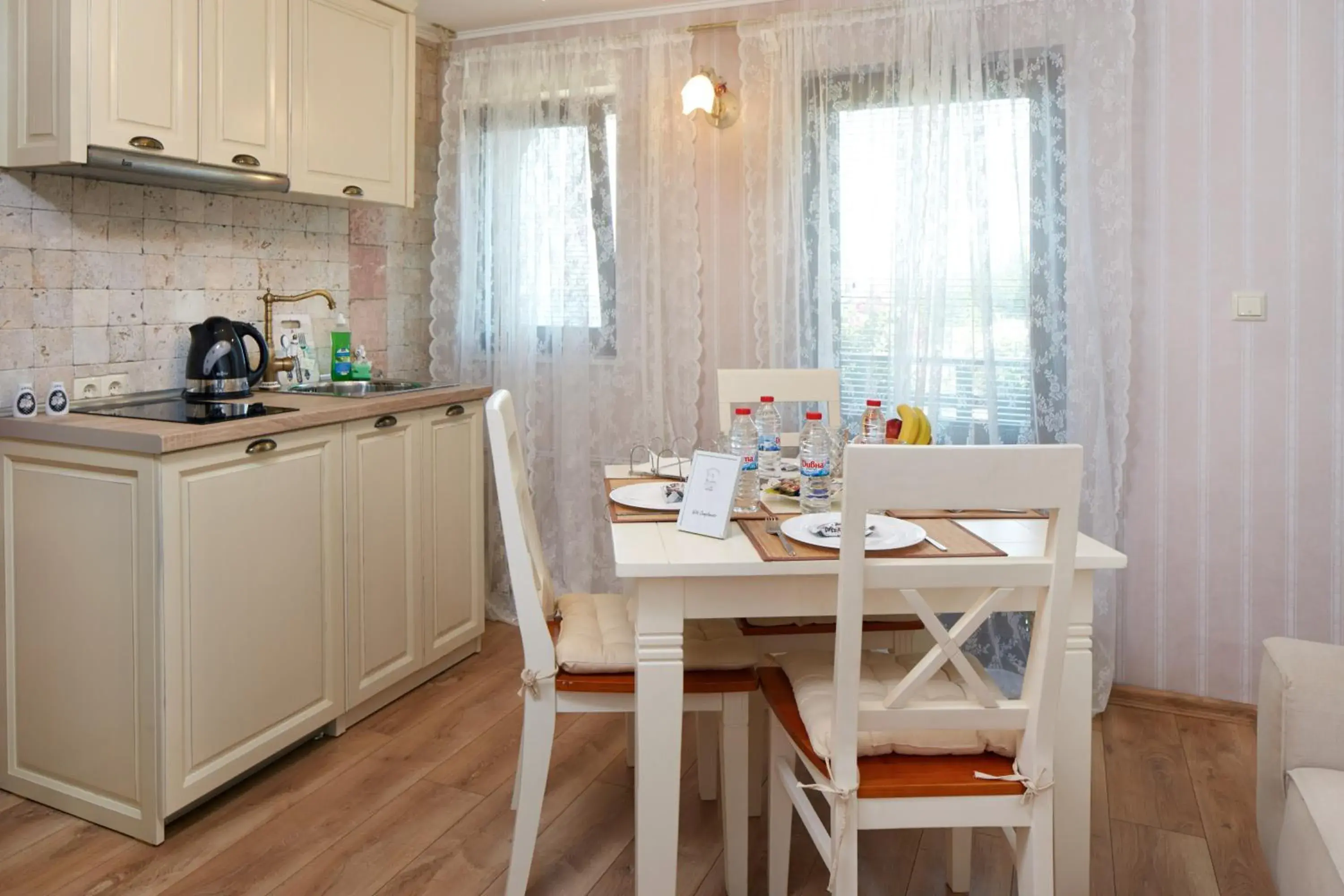 Budget Two Bedroom Apartment with Street View in Villa Elea Budget Two Bedroom Apartment with Street View in Villa Elea