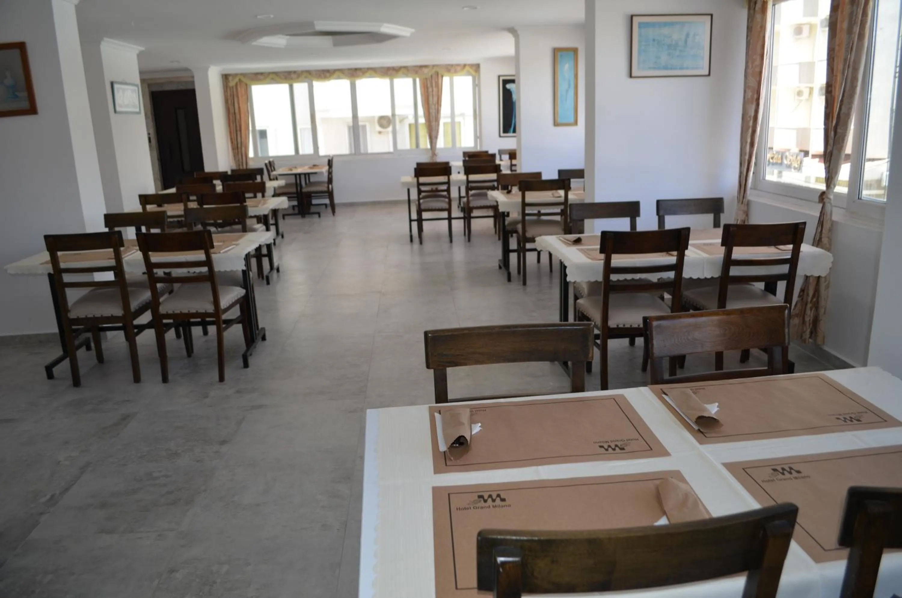 Restaurant/places to eat in Grand Milano Hotel