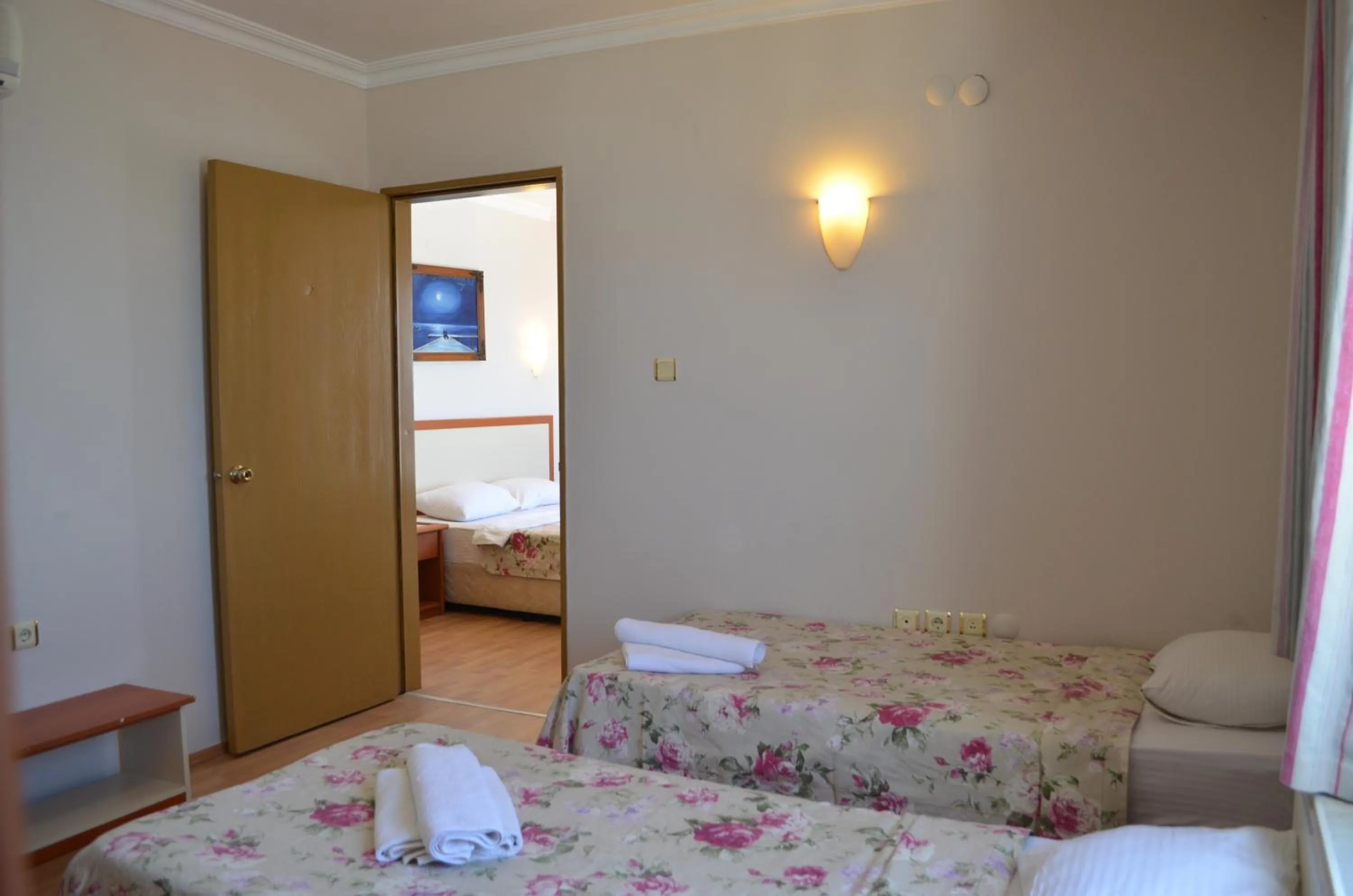 Photo of the whole room, Bed in Grand Milano Hotel