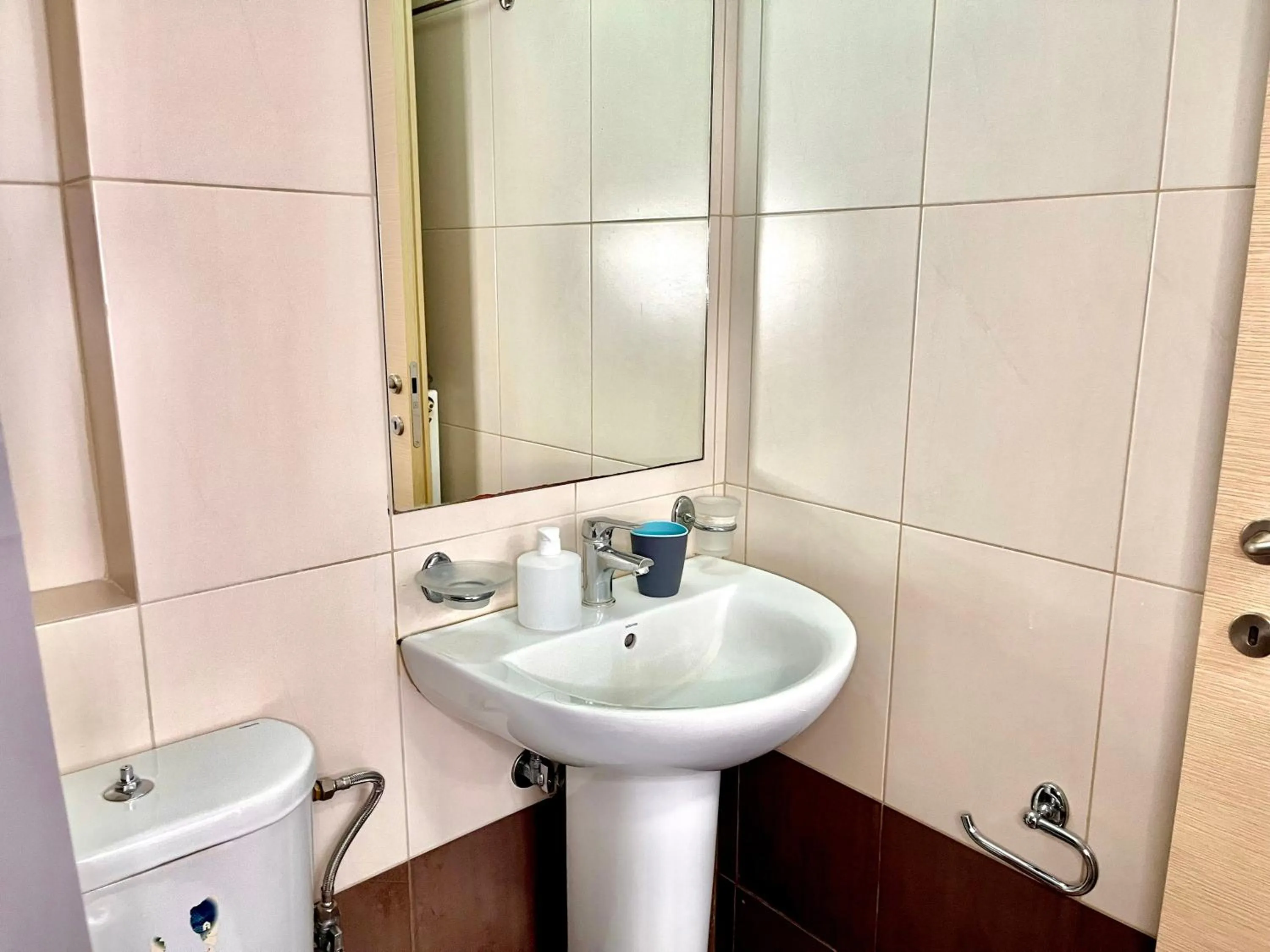 Toilet in Elvita Apartments 2