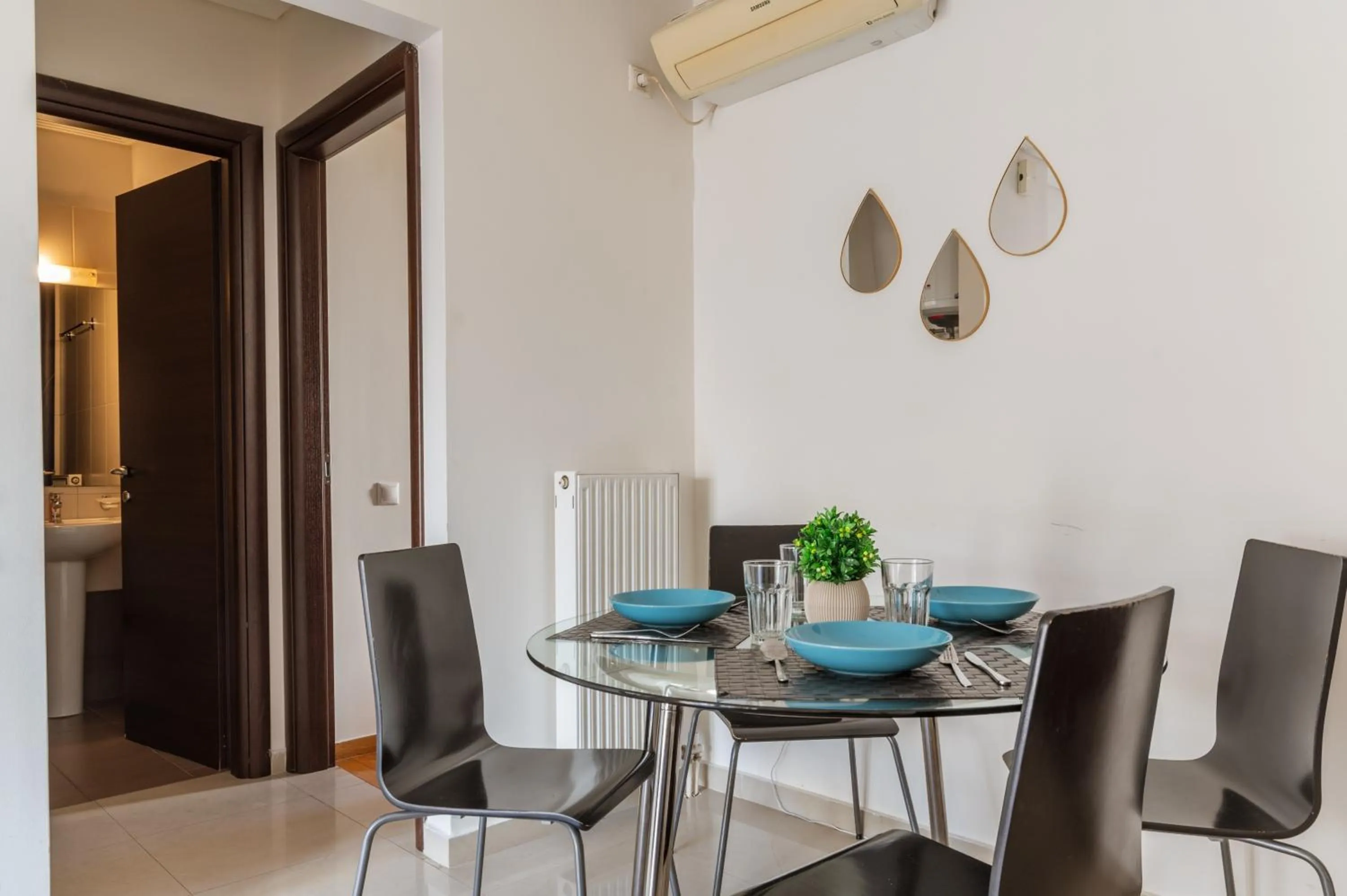 Dining area in Elvita Apartments 2