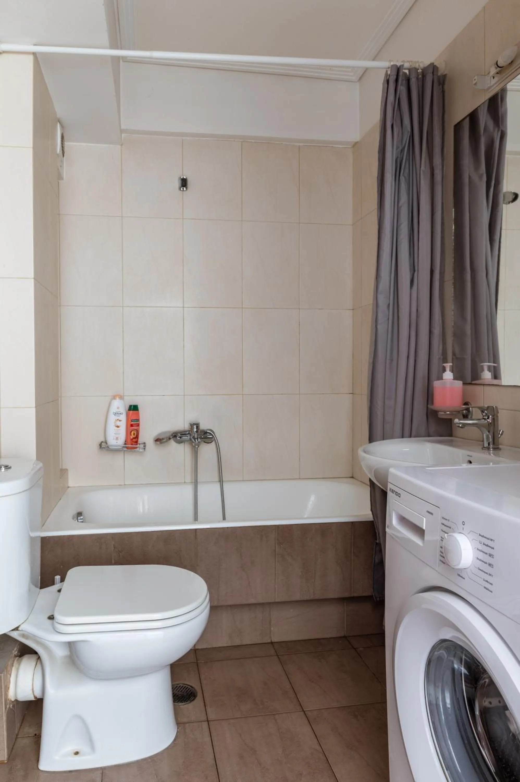 Toilet in Elvita Apartments 2