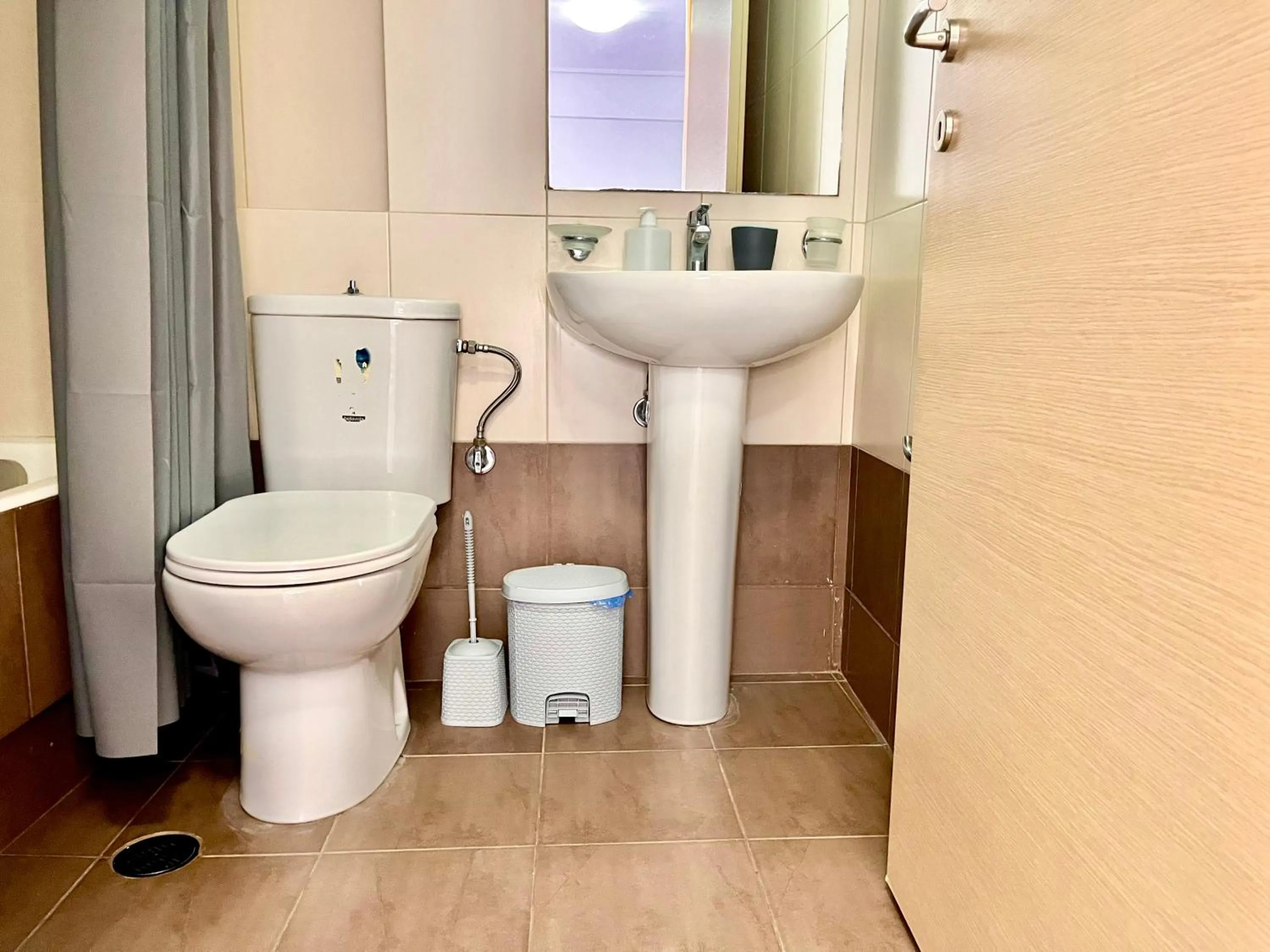 Toilet in Elvita Apartments 2