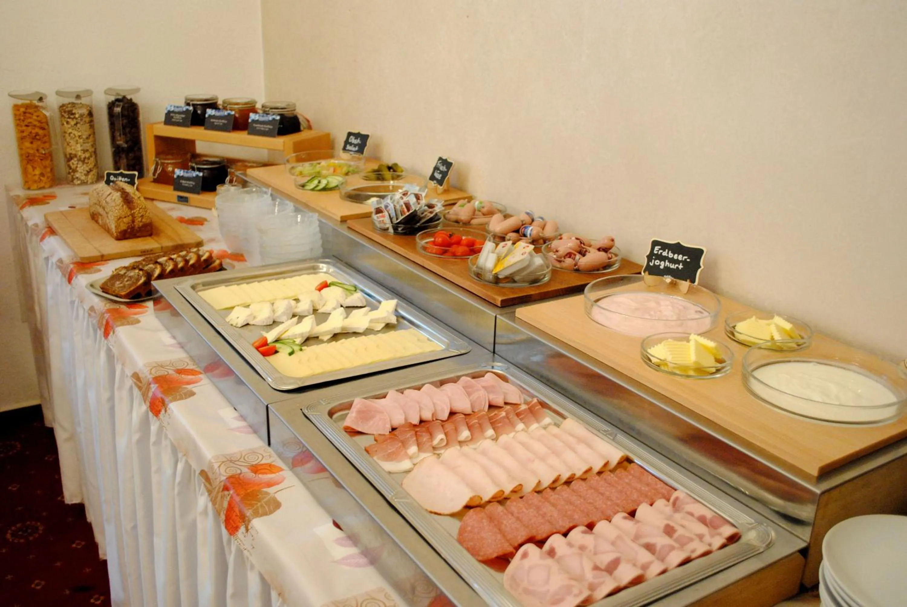 Buffet breakfast in Hotel & Café Göller