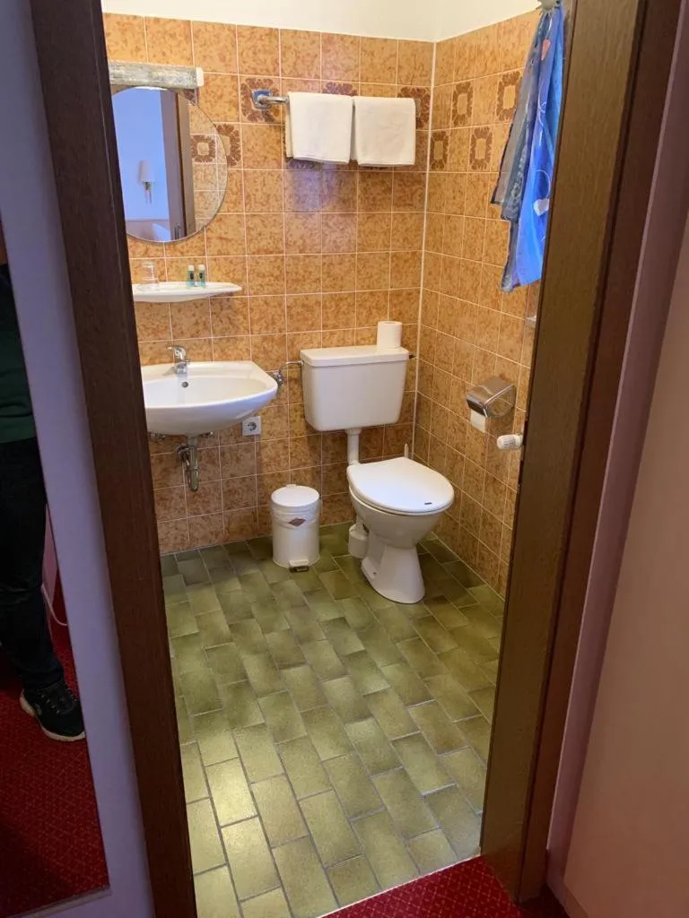 Shower in Hotel & Café Göller