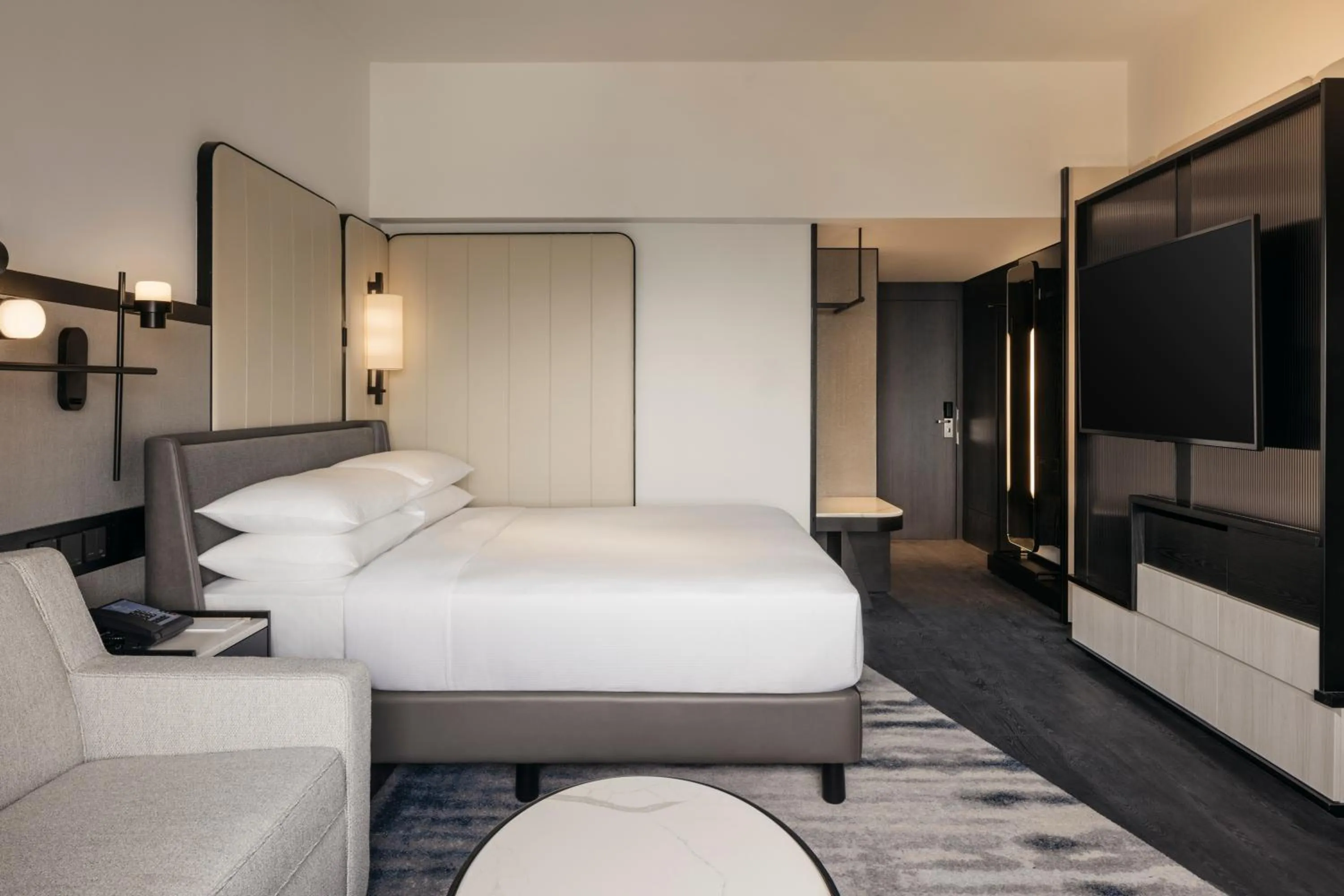 Bedroom, Bed in Hilton Singapore Orchard