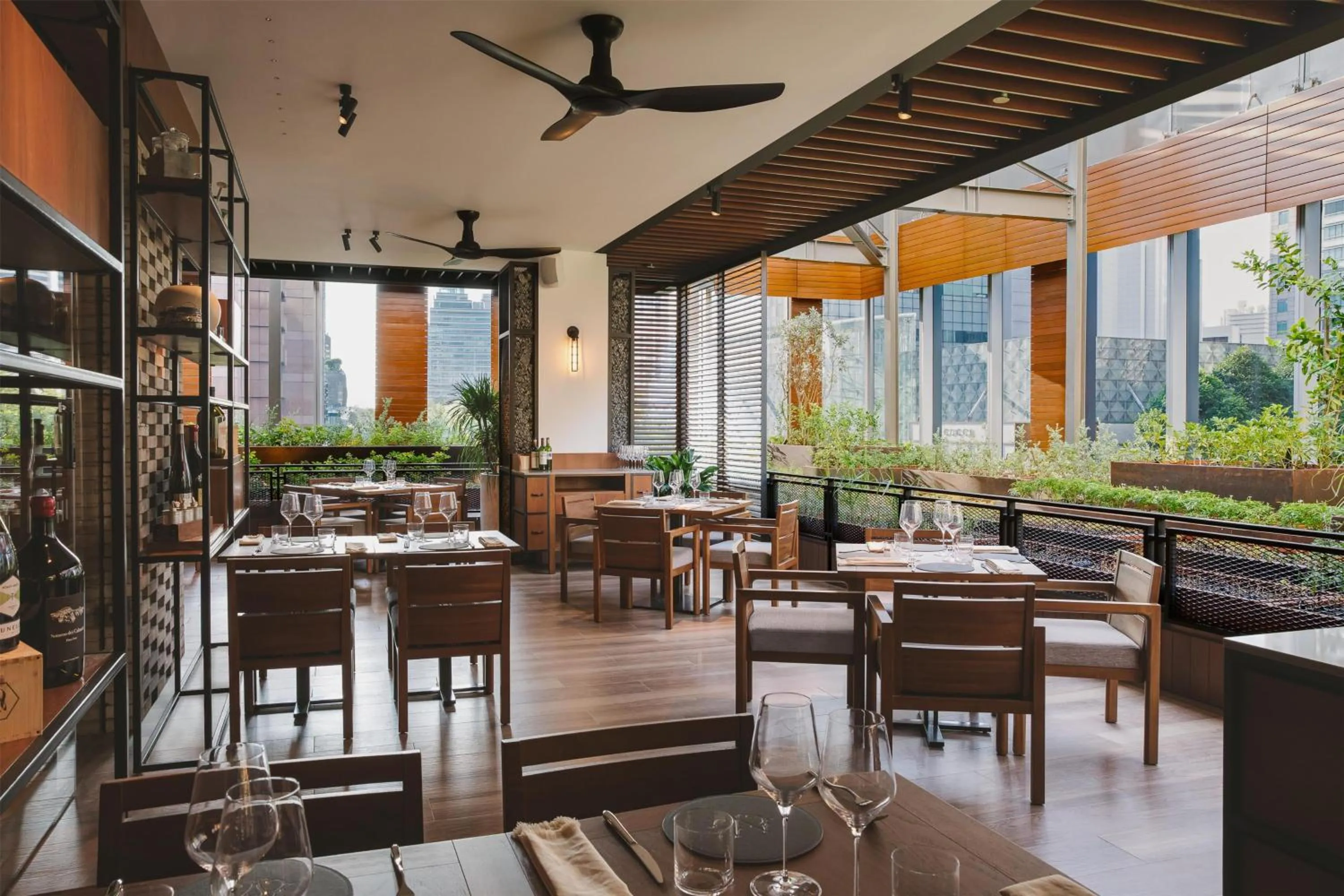 Restaurant/places to eat in Hilton Singapore Orchard