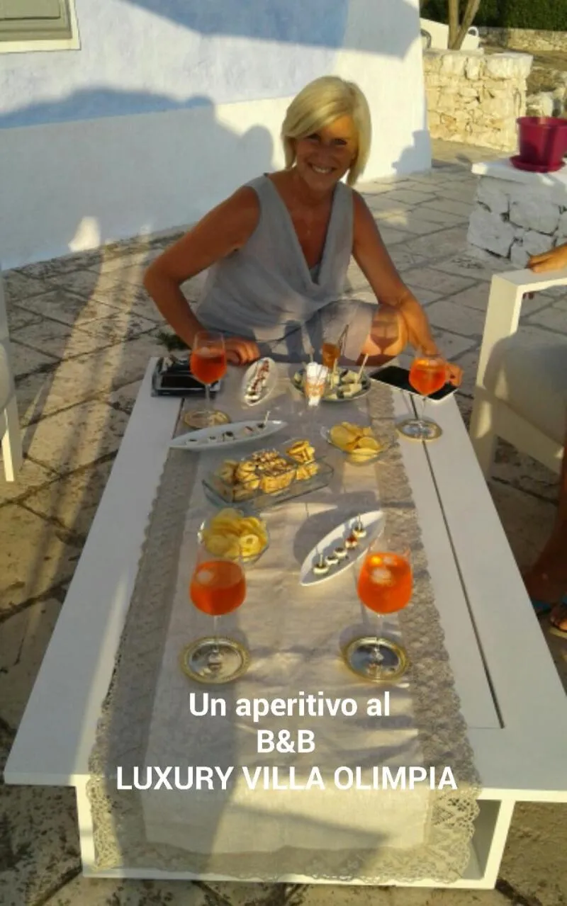 group of guests in B&B Luxury Villa Olimpia Home Restaurant