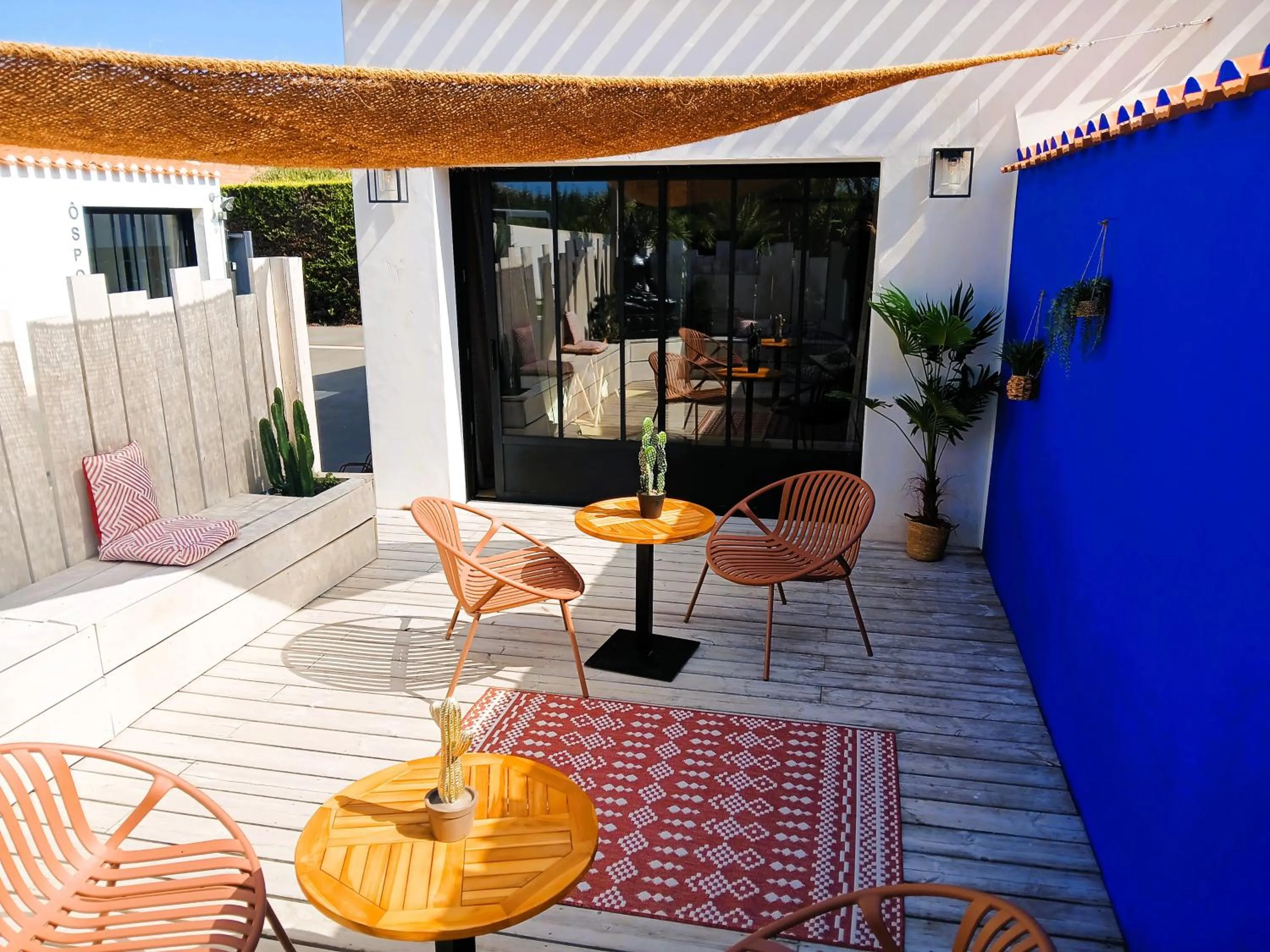 Patio in Hôtel Ancre Marine & Spa Thalgo ***