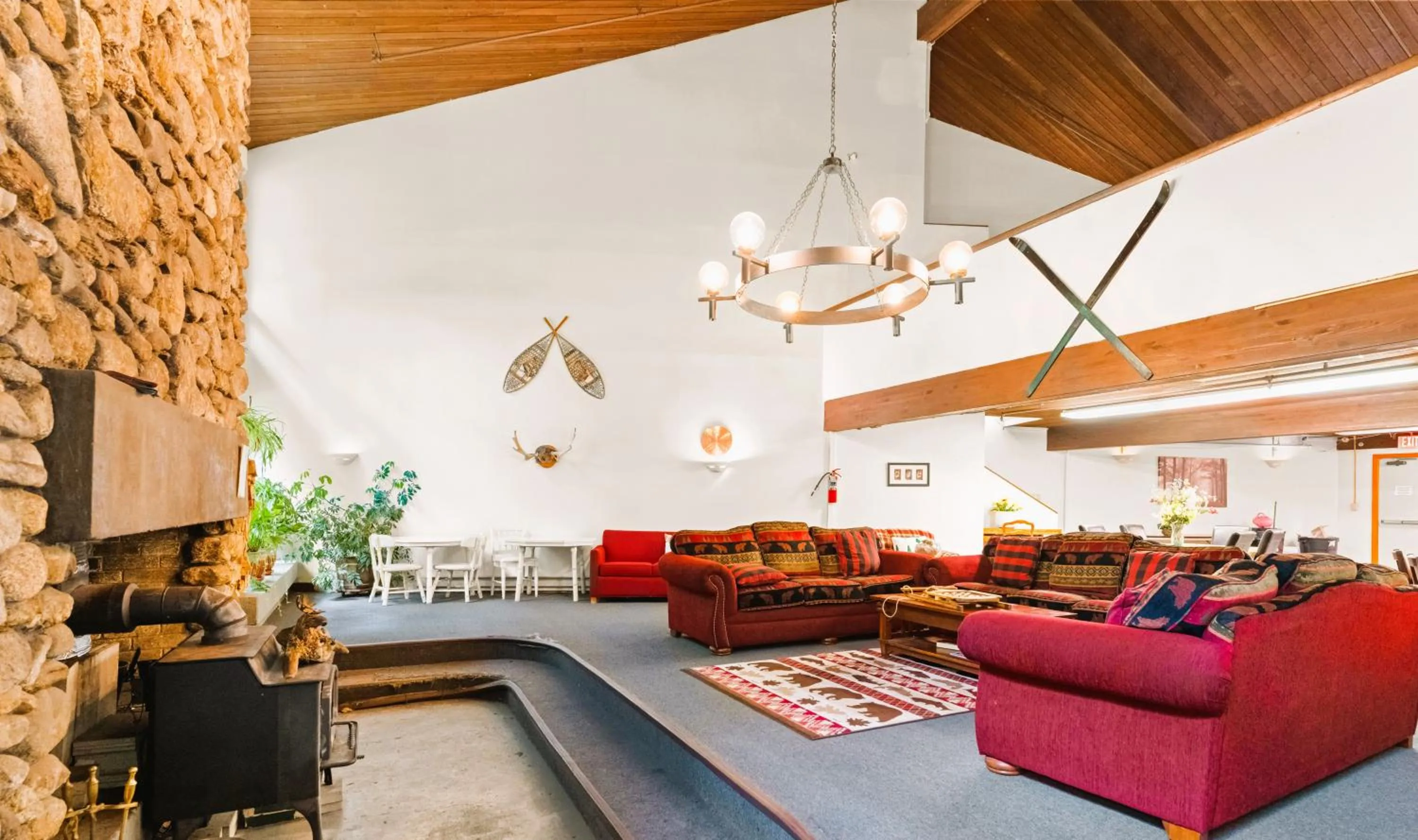 Lobby or reception in Evergreen Valley Inn