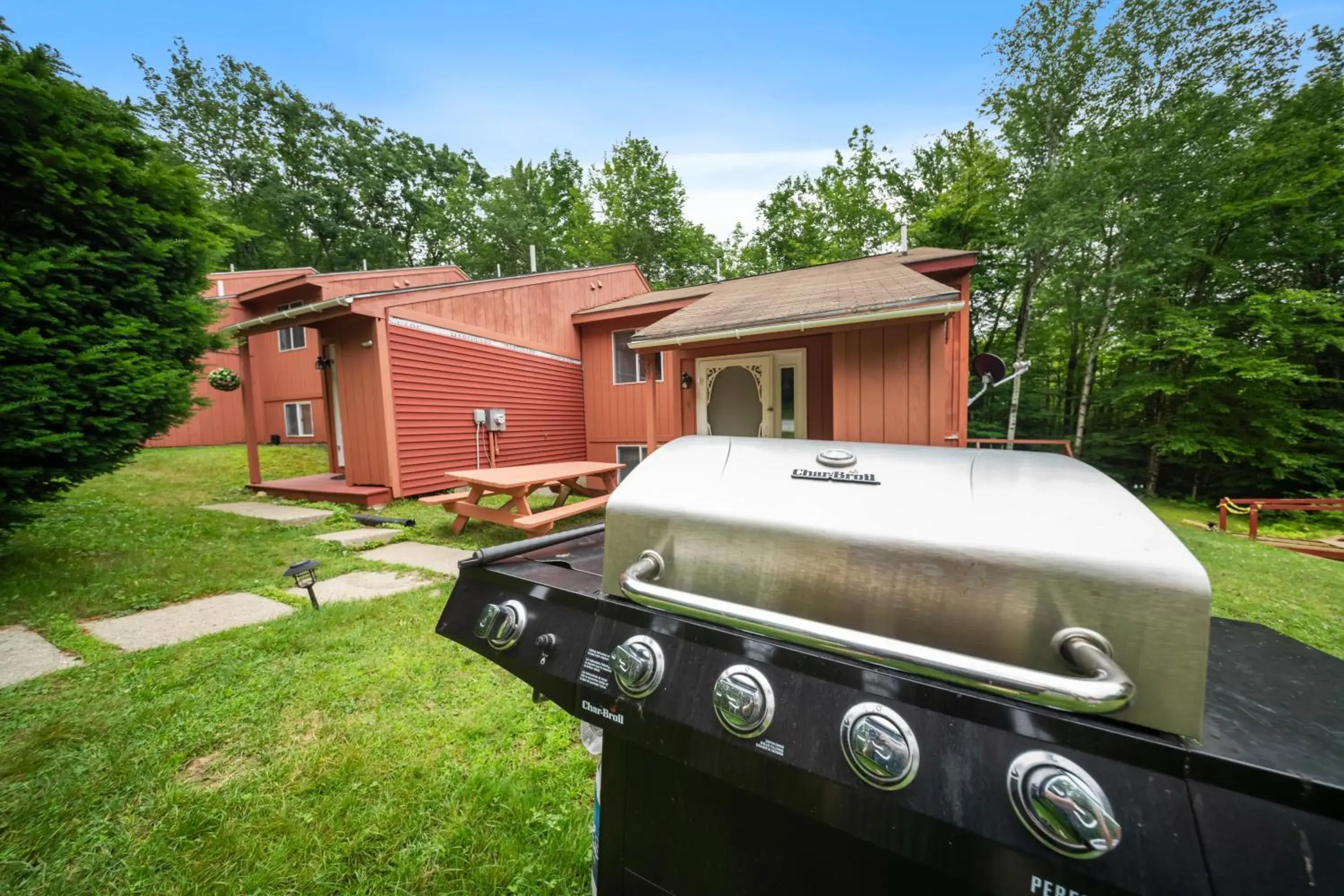 Property building in Evergreen Valley Inn Property building in Evergreen Valley Inn