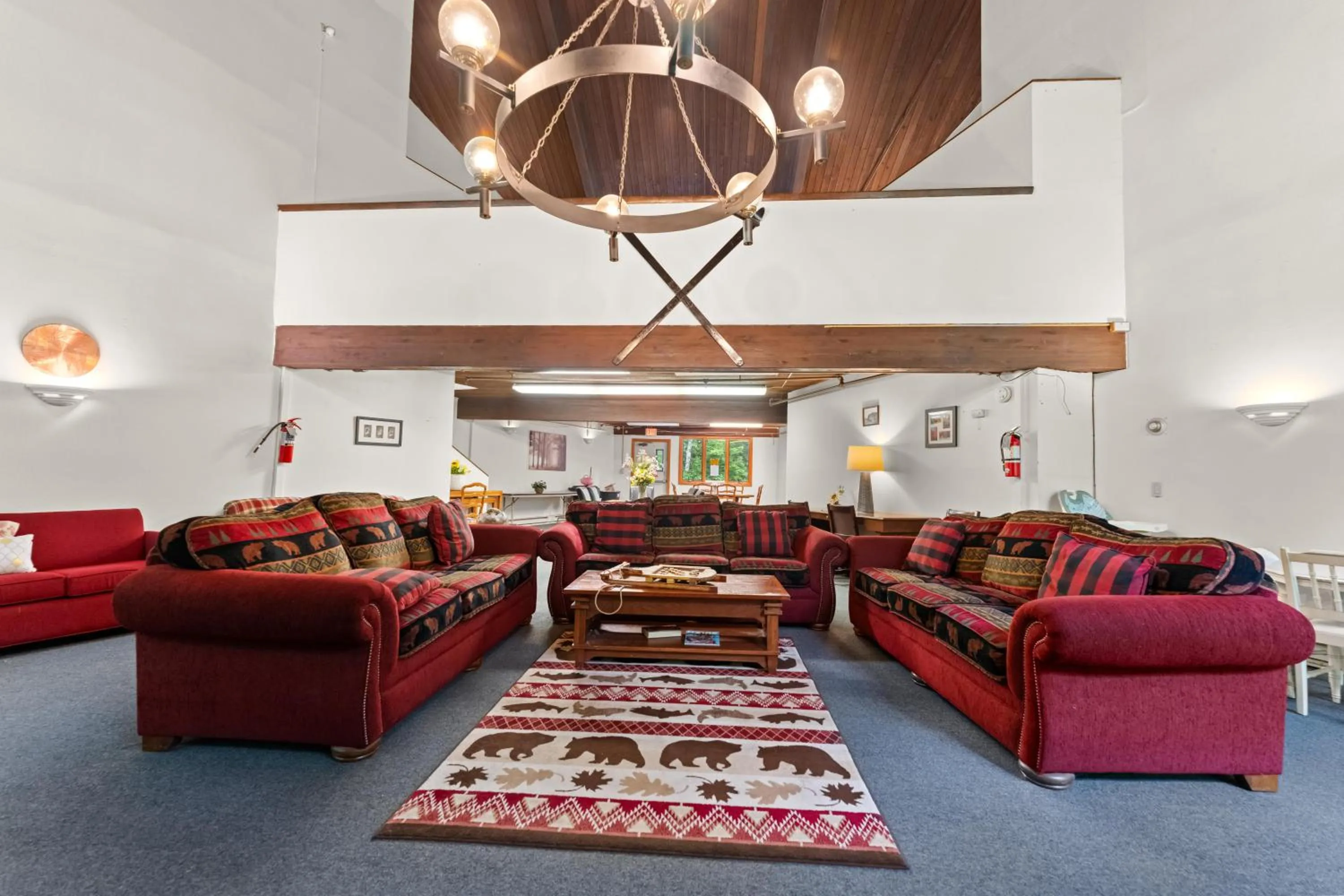 Lobby or reception in Evergreen Valley Inn