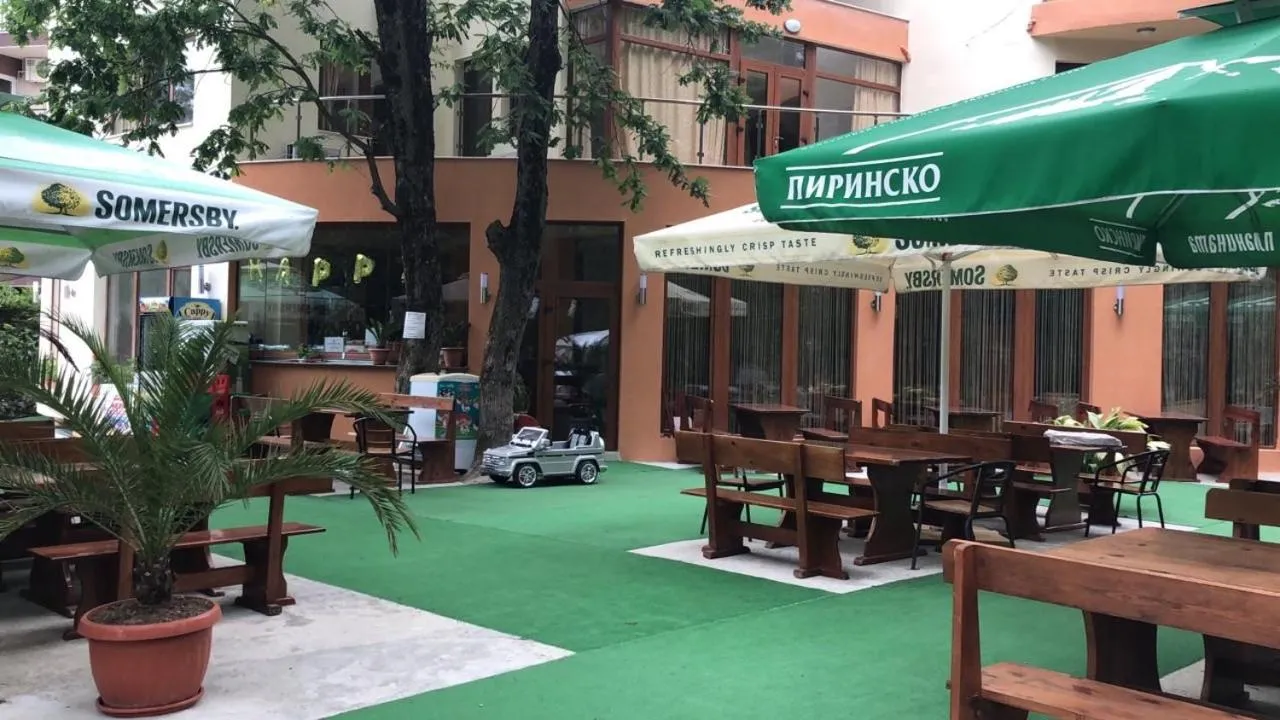Restaurant/places to eat in Sunny Paradise Family Hotel