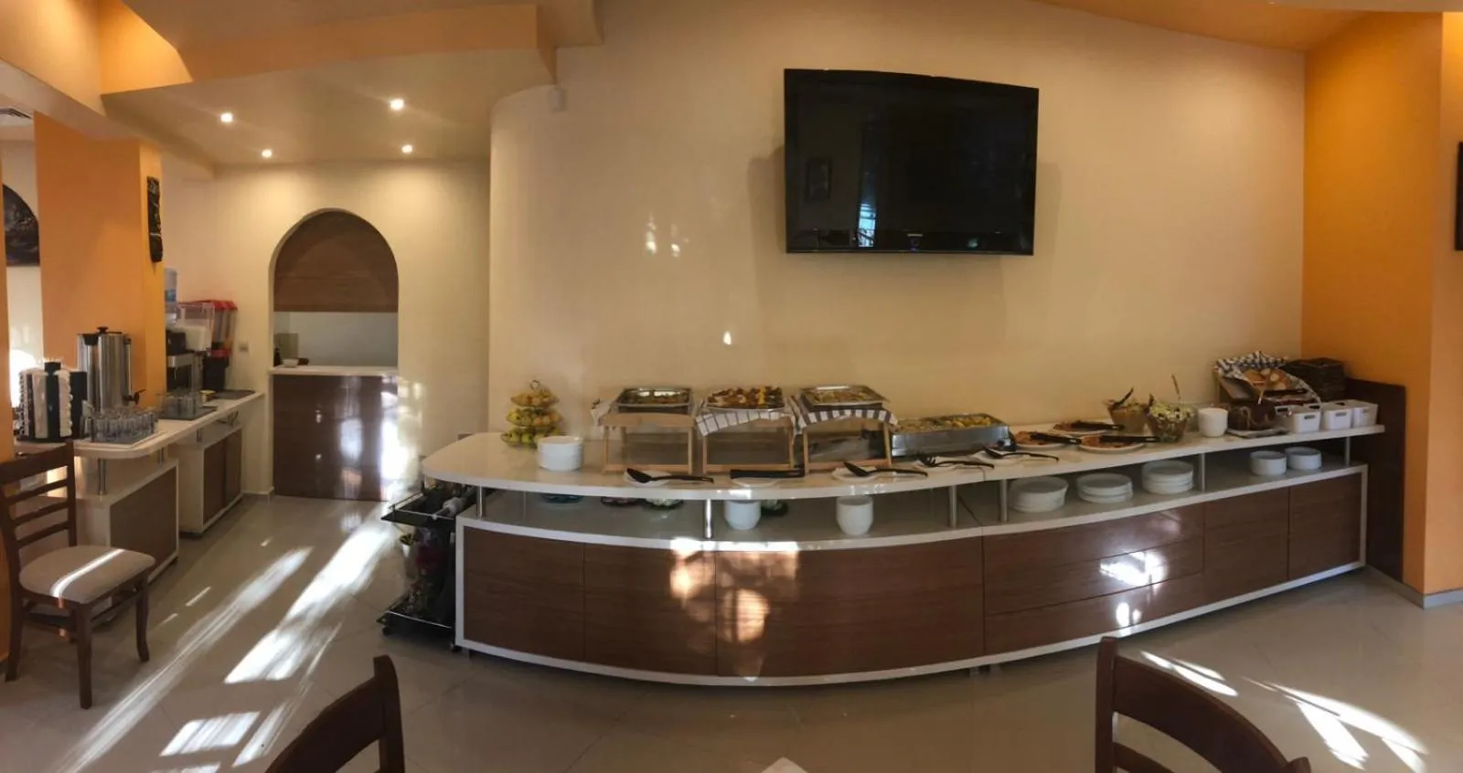Restaurant/places to eat in Sunny Paradise Family Hotel