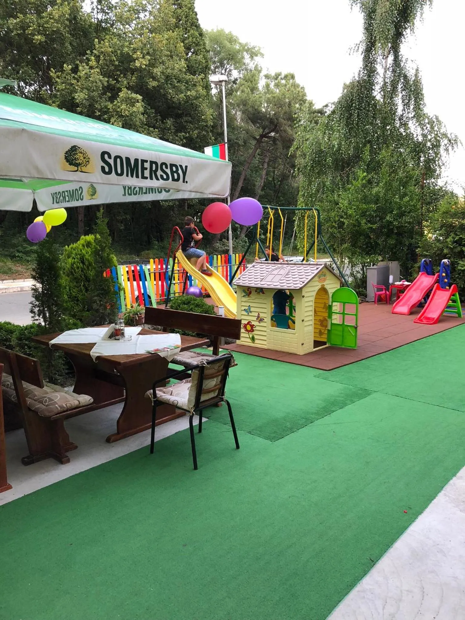 Restaurant/places to eat in Sunny Paradise Family Hotel