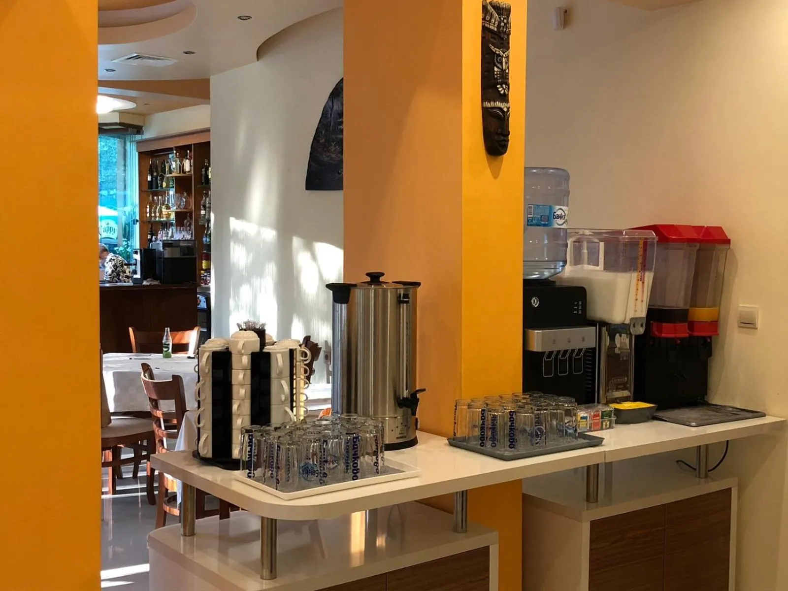 Restaurant/places to eat in Sunny Paradise Family Hotel