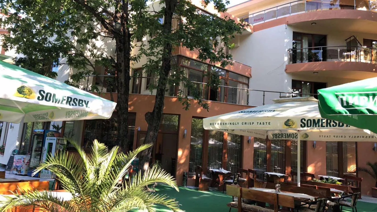 Restaurant/places to eat in Sunny Paradise Family Hotel
