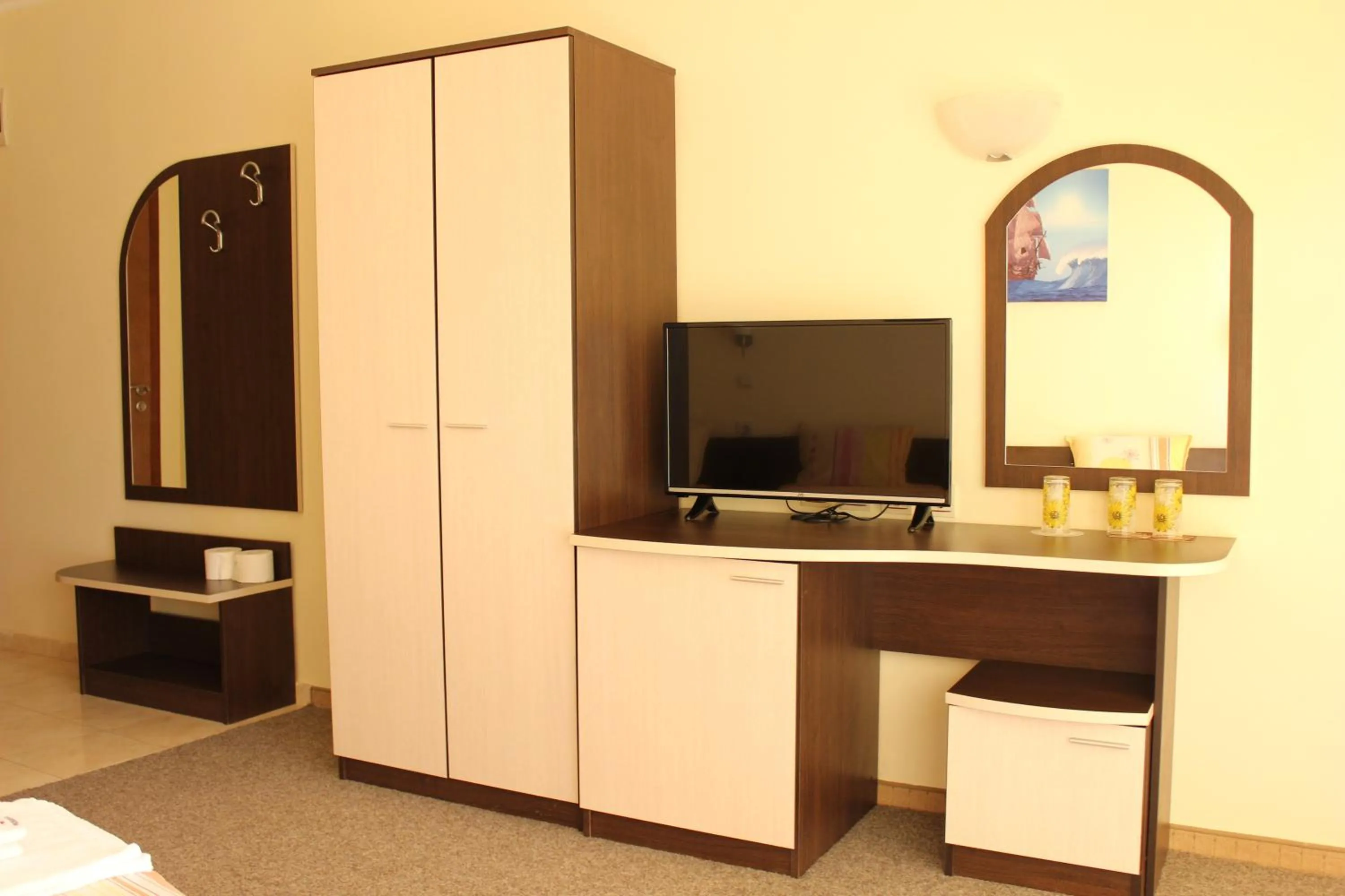 TV and multimedia in Sunny Paradise Family Hotel