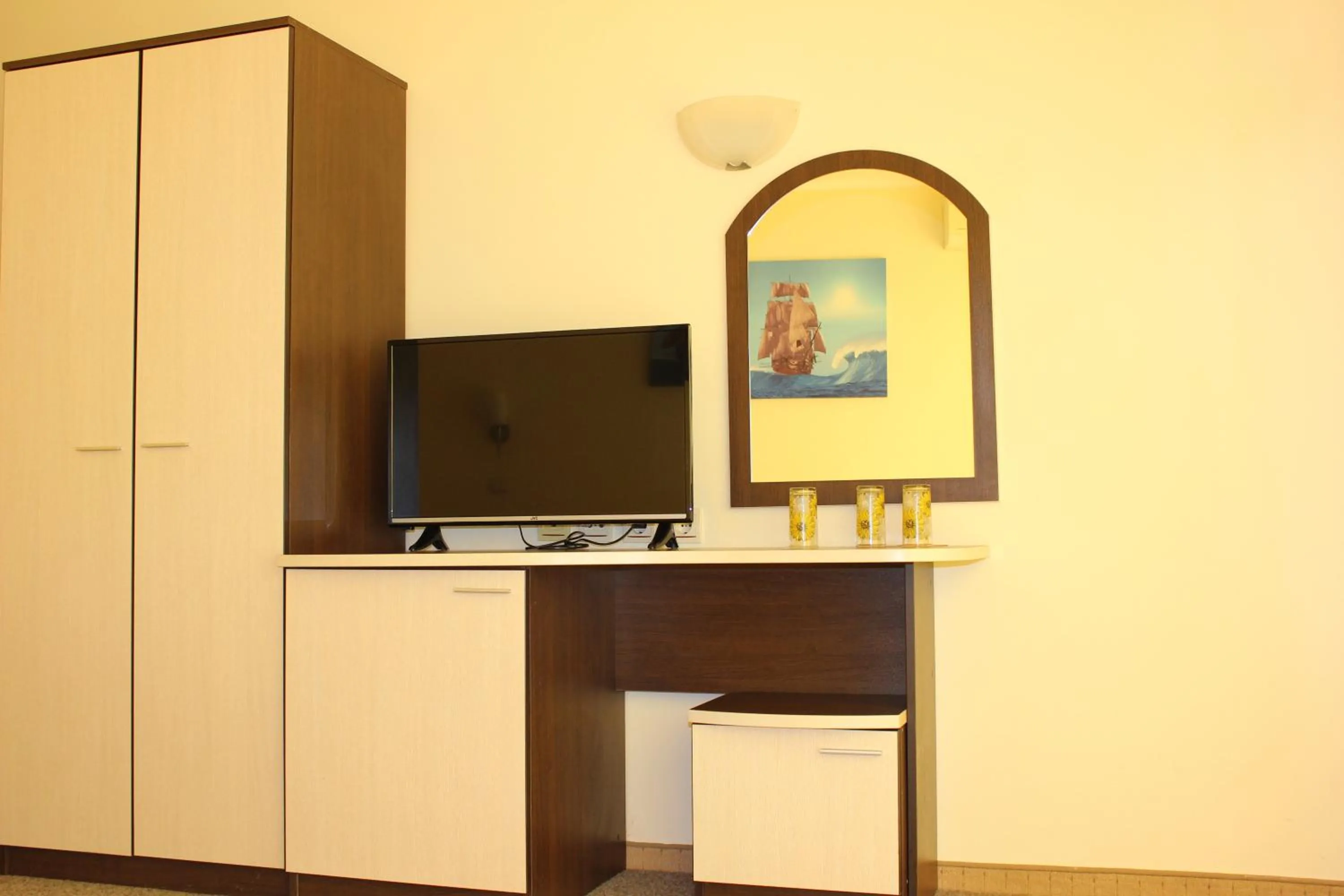 TV and multimedia in Sunny Paradise Family Hotel