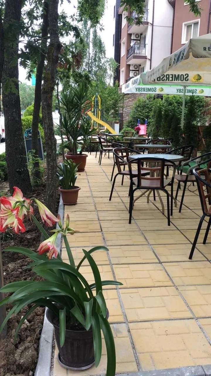 Restaurant/places to eat in Sunny Paradise Family Hotel