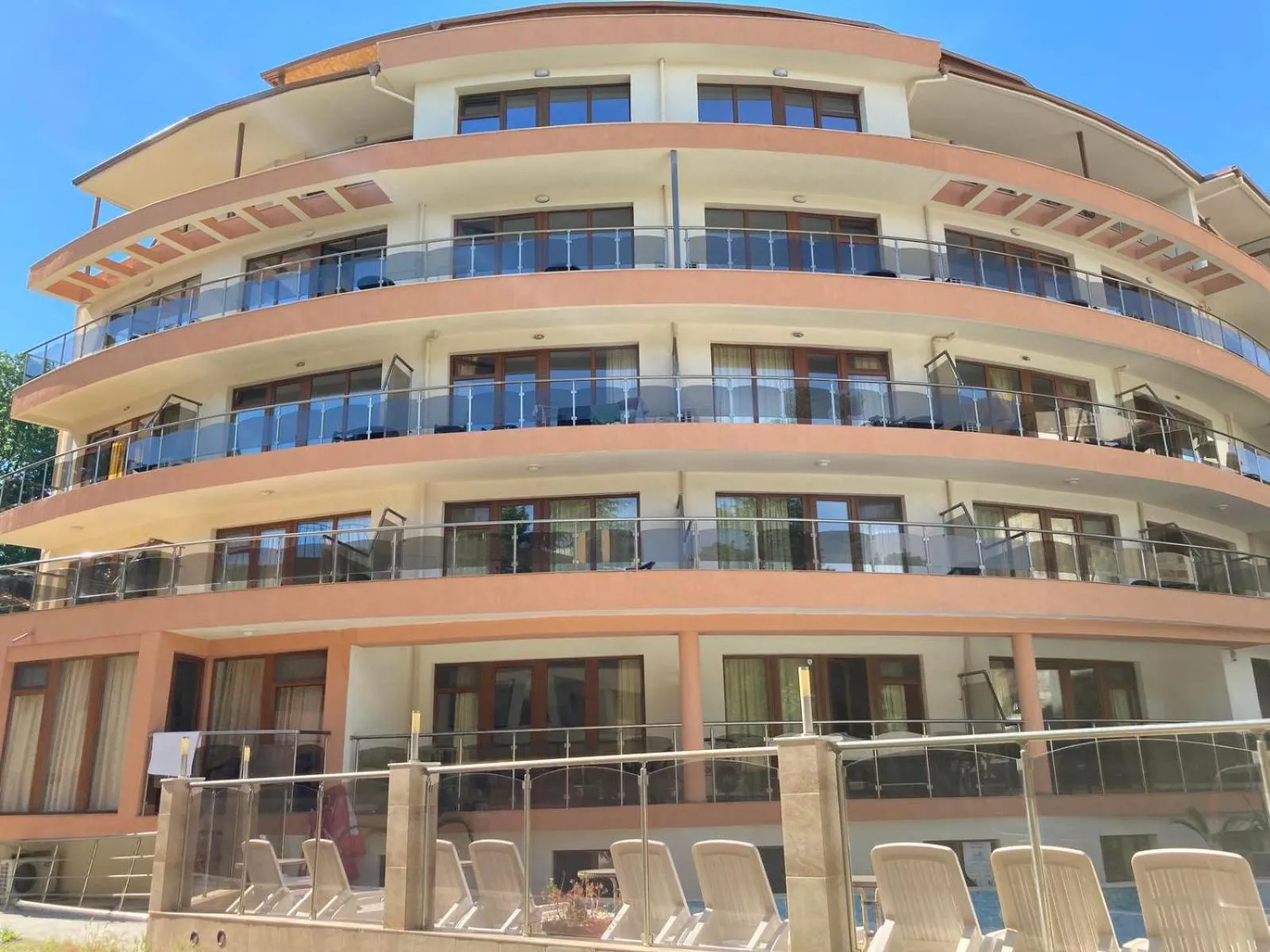 Swimming pool in Sunny Paradise Family Hotel