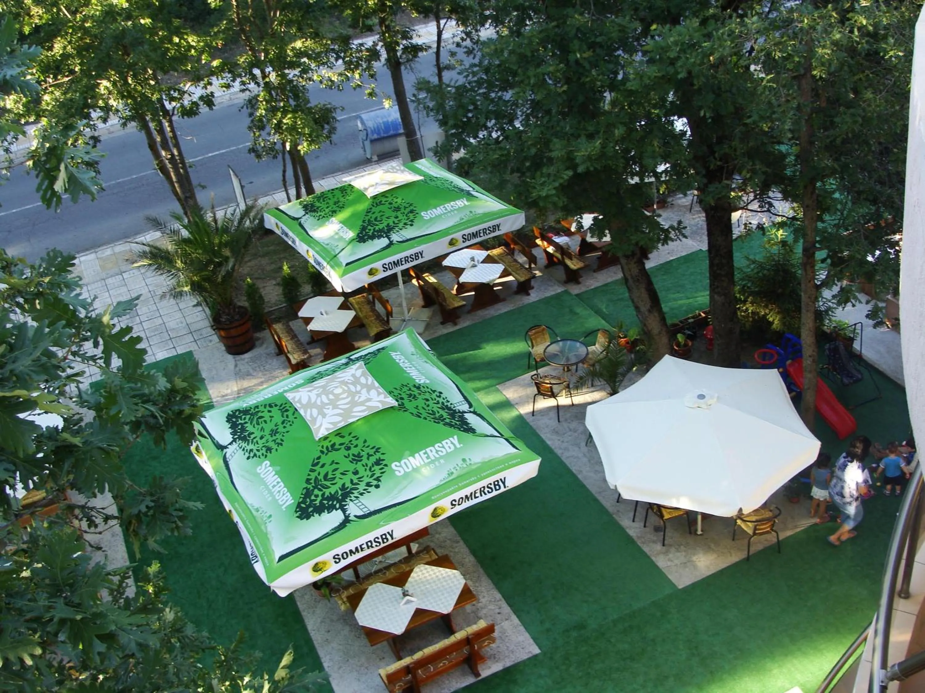 Restaurant/places to eat in Sunny Paradise Family Hotel