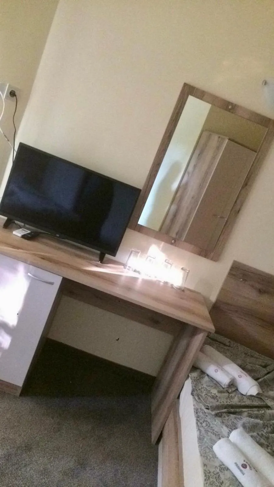 TV and multimedia in Sunny Paradise Family Hotel