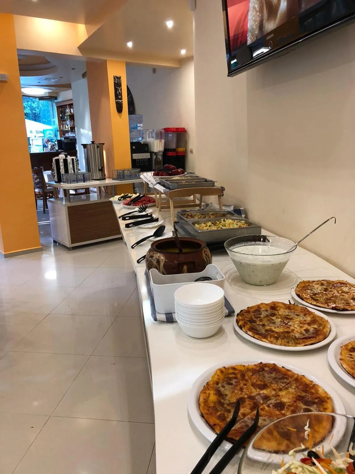 Restaurant/places to eat in Sunny Paradise Family Hotel