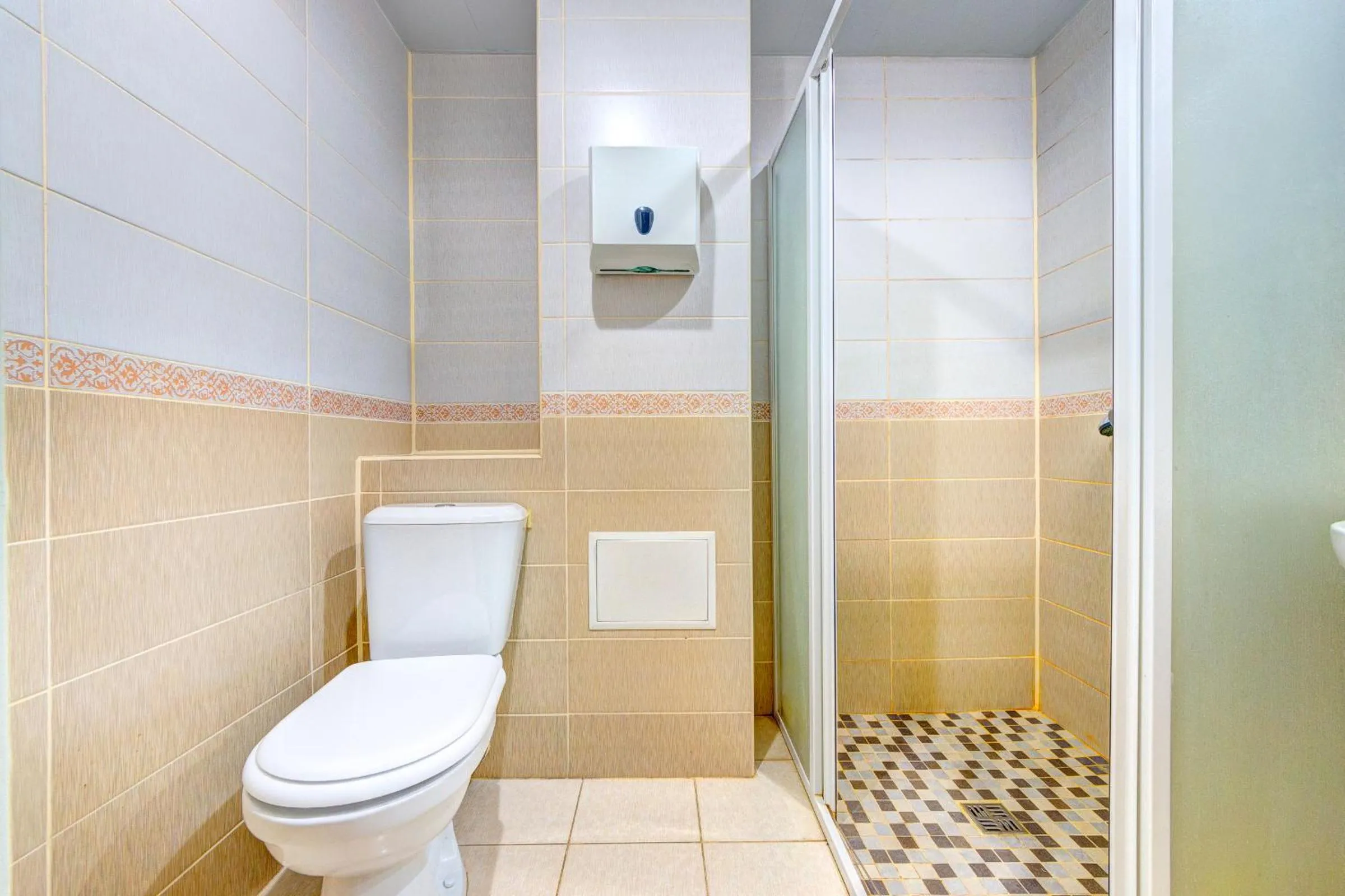 Shower in Holosiyvsky Hotel