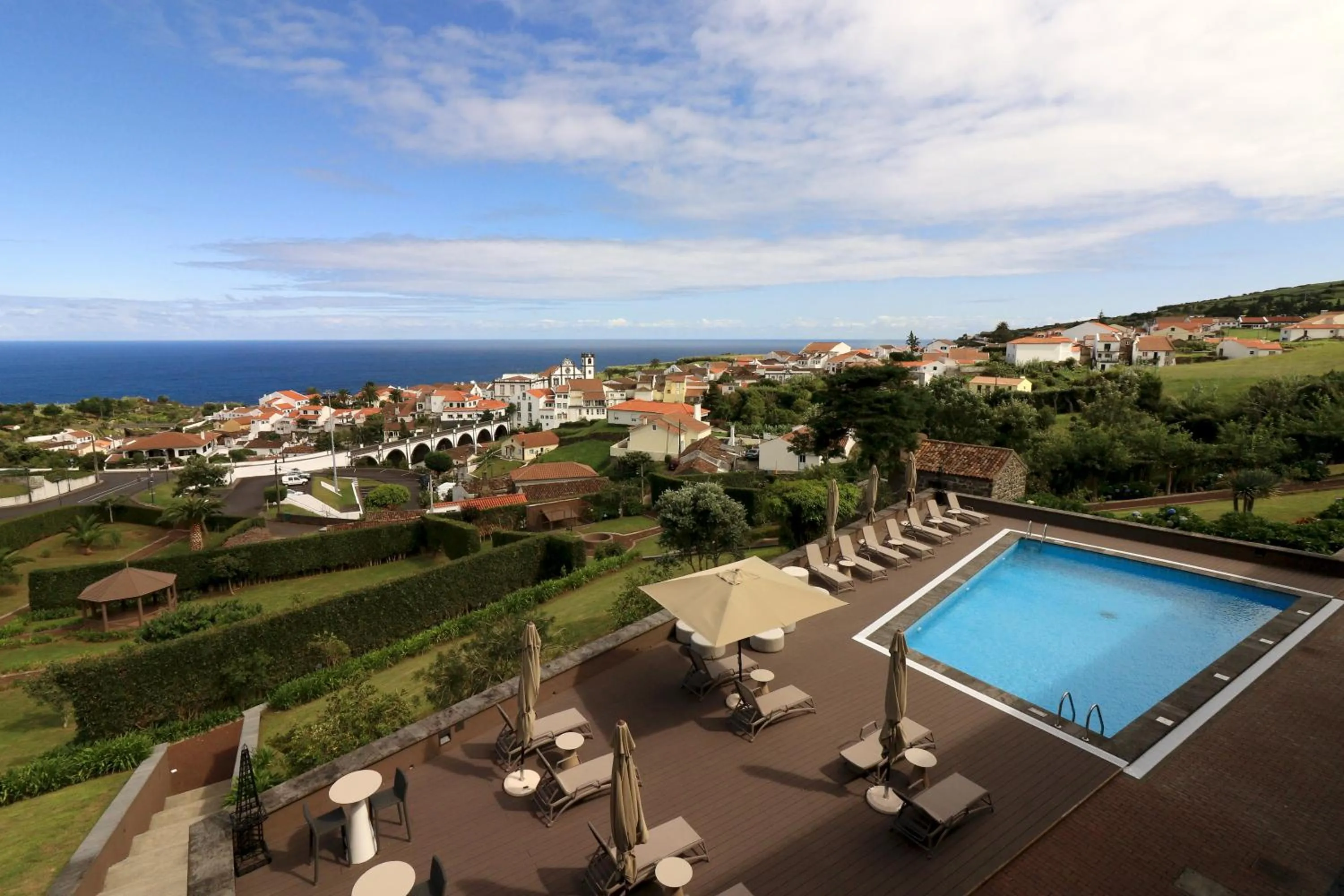 Pool view in The Lince Nordeste