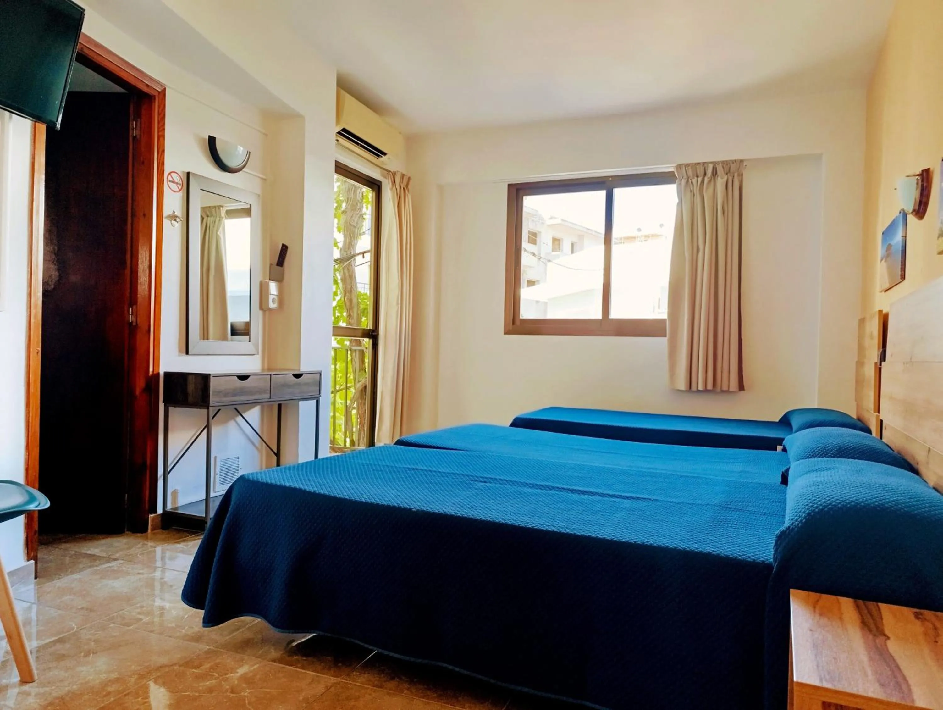 Photo of the whole room, Bed in Hostal Horizonte