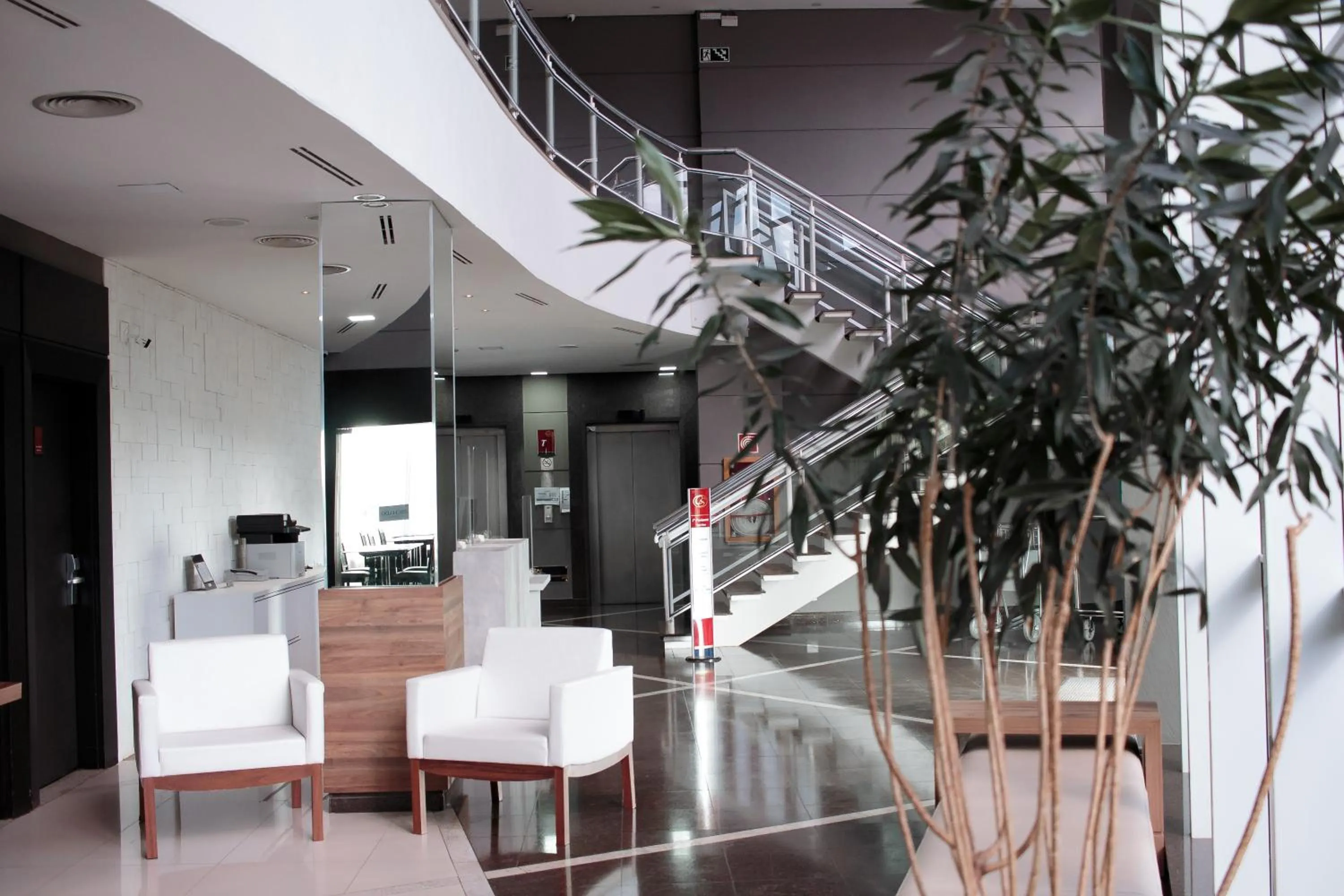 Lobby or reception in Comfort Suites Londrina
