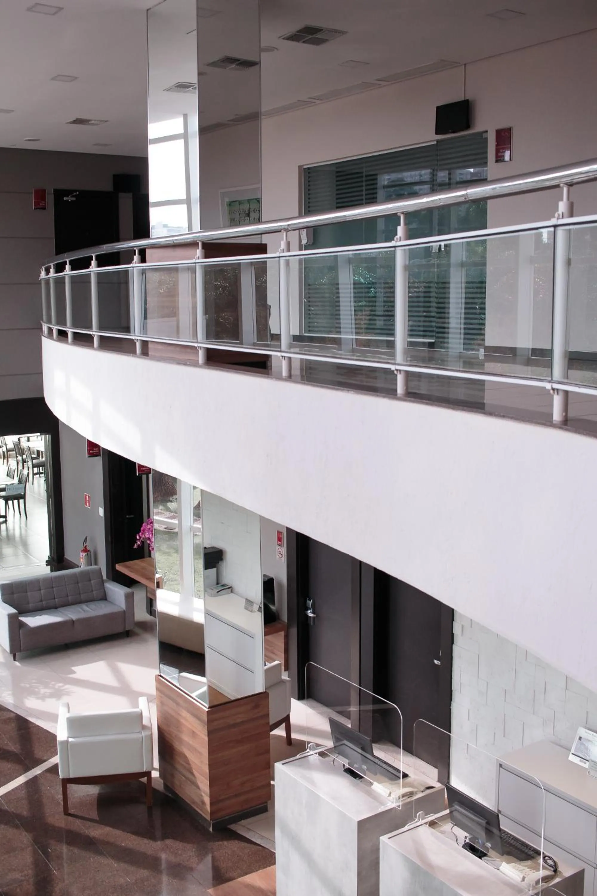 Lobby or reception in Comfort Suites Londrina