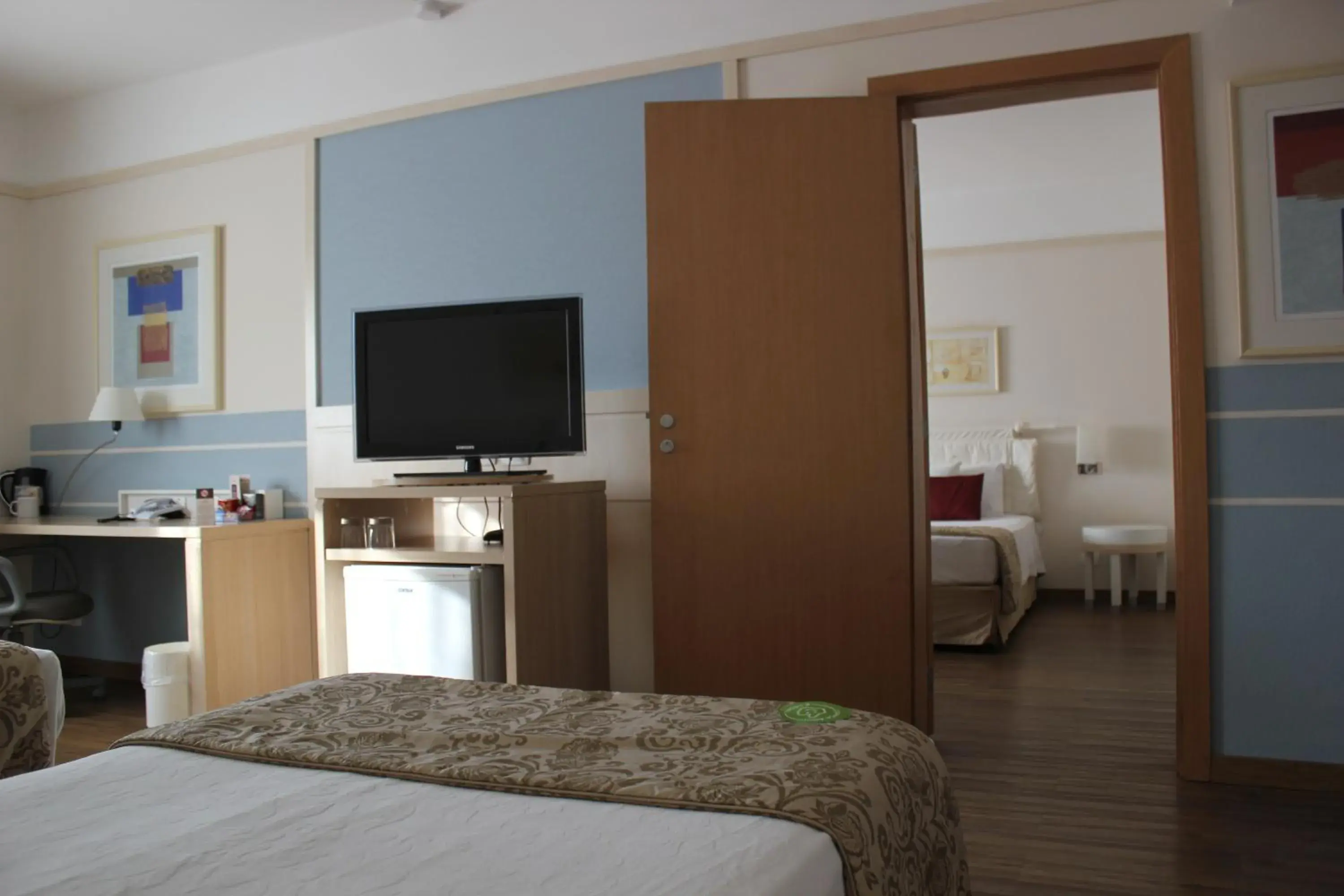 Photo of the whole room, Bed in Comfort Suites Londrina Photo of the whole room, Bed in Comfort Suites Londrina