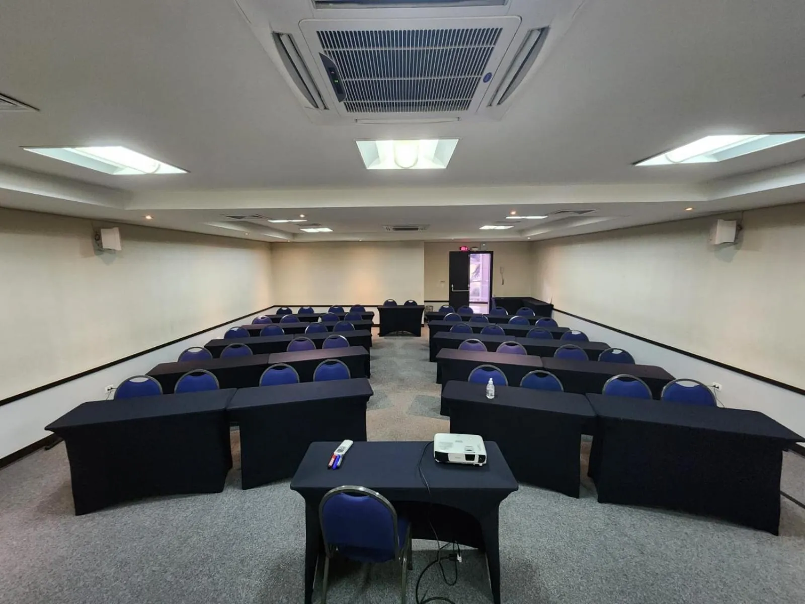 Meeting/conference room in Comfort Suites Londrina
