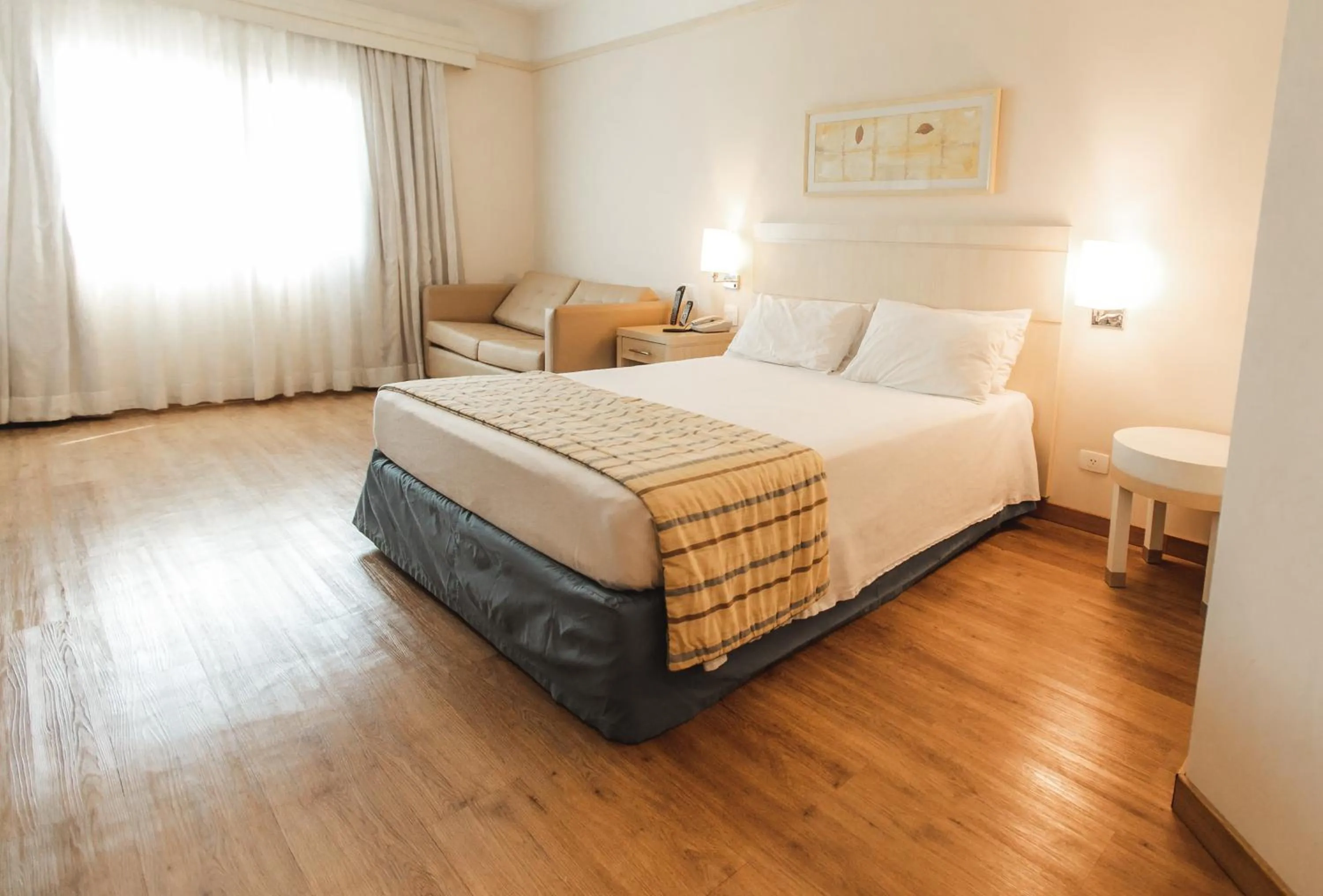 Photo of the whole room, Bed in Comfort Suites Londrina