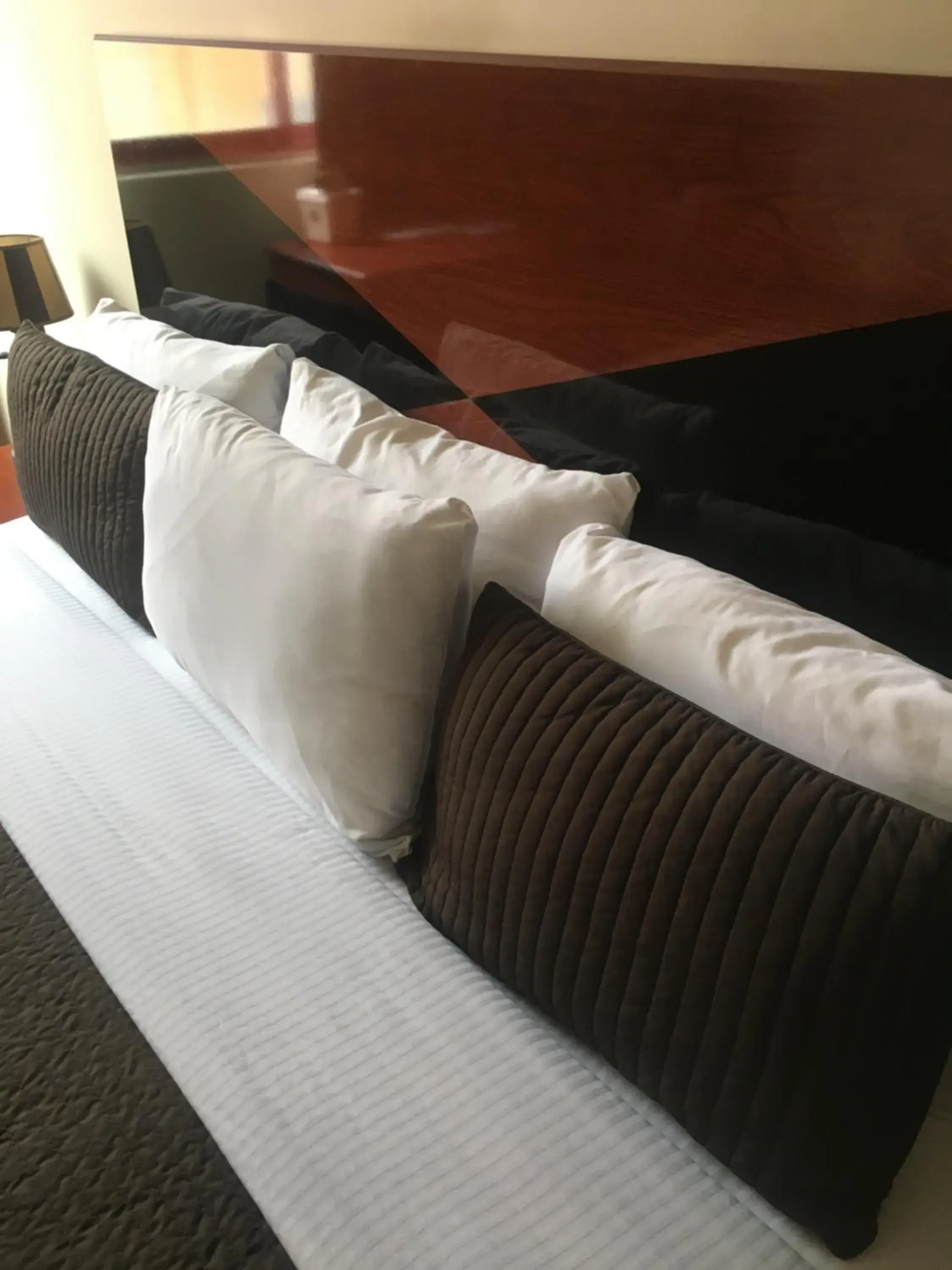 Standard King Room in Hotel Elegance NV Standard King Room in Hotel Elegance NV