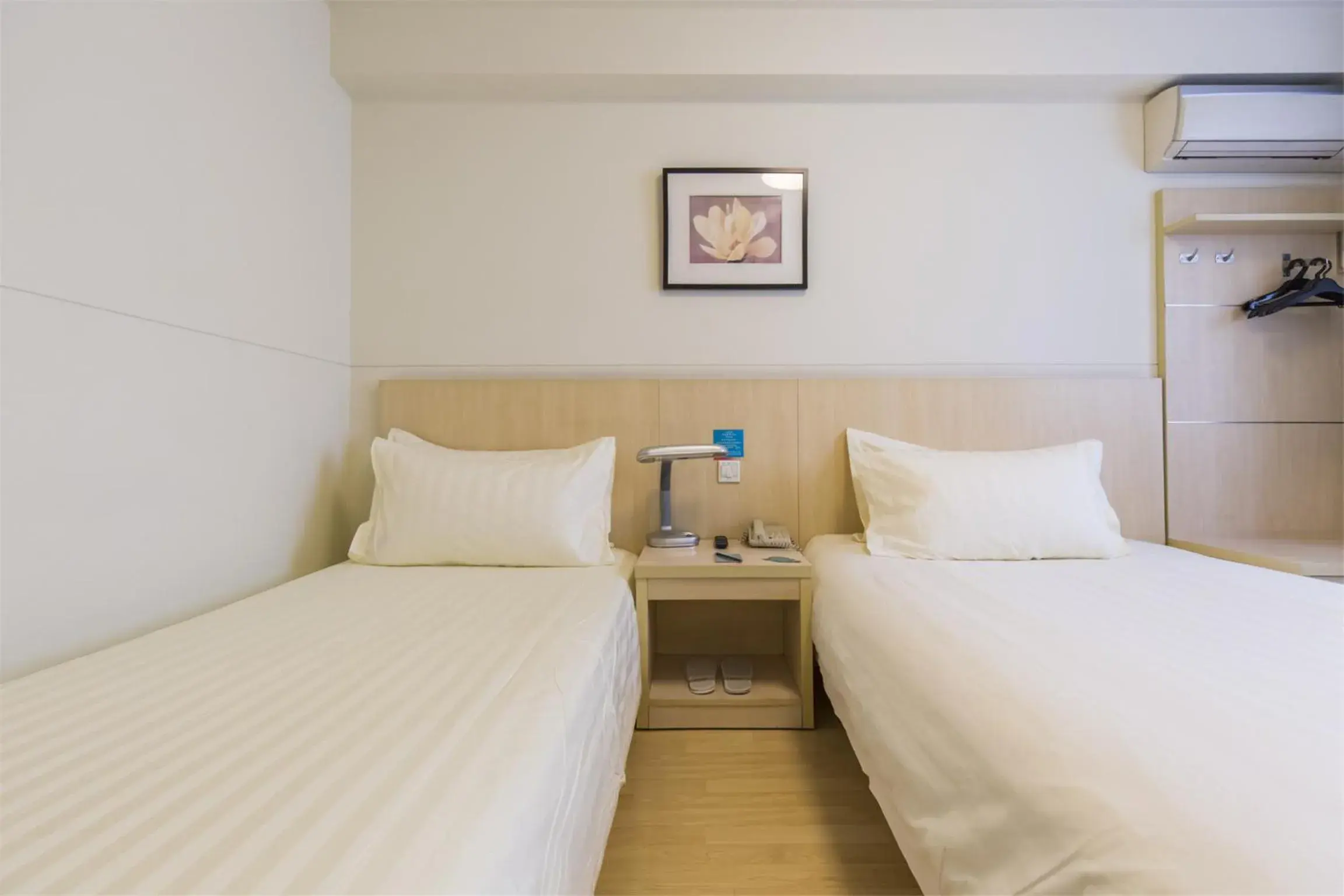 Bed in Jinjiang Inn– Xiamen University, Zhongshan Road Bed in Jinjiang Inn– Xiamen University, Zhongshan Road