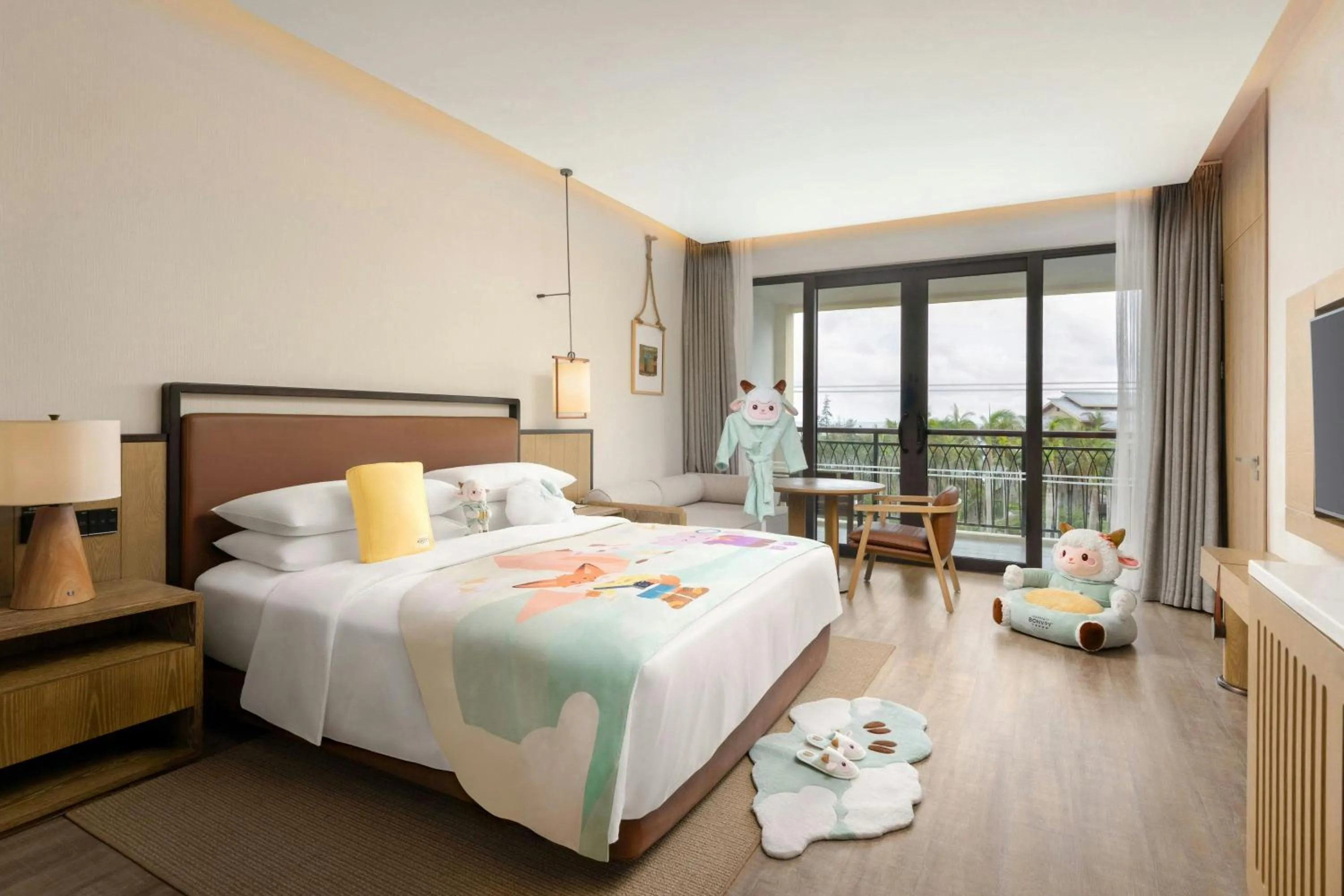 Photo of the whole room, Bed in Sanya Marriott Yalong Bay Resort & Spa