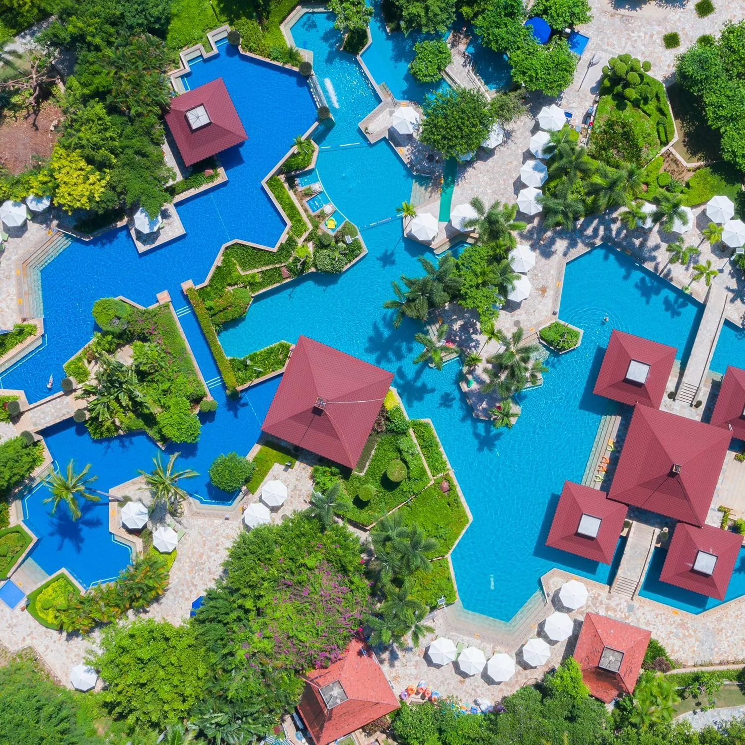 Swimming pool in Sanya Marriott Yalong Bay Resort & Spa