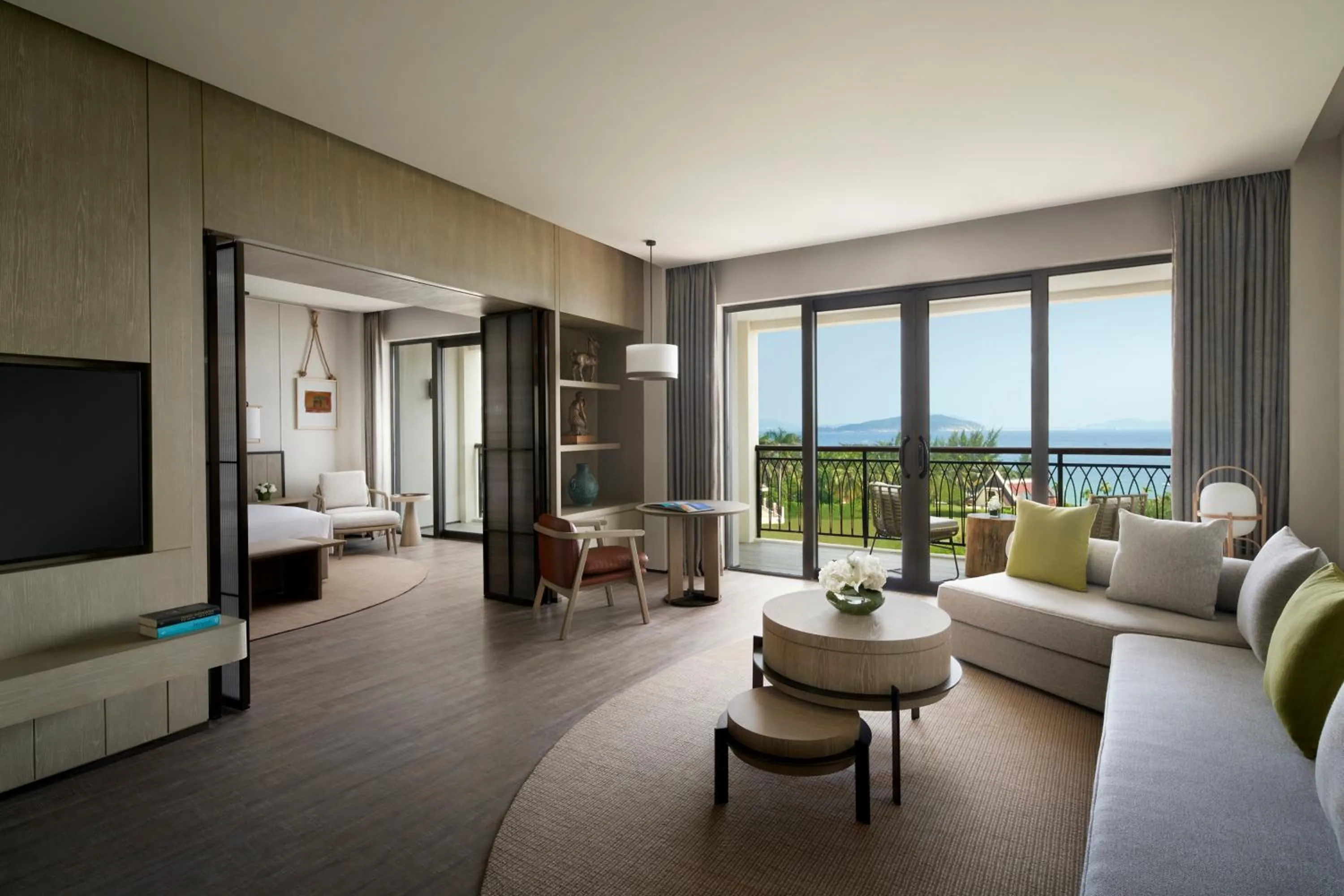 Living room, Bed in Sanya Marriott Yalong Bay Resort & Spa