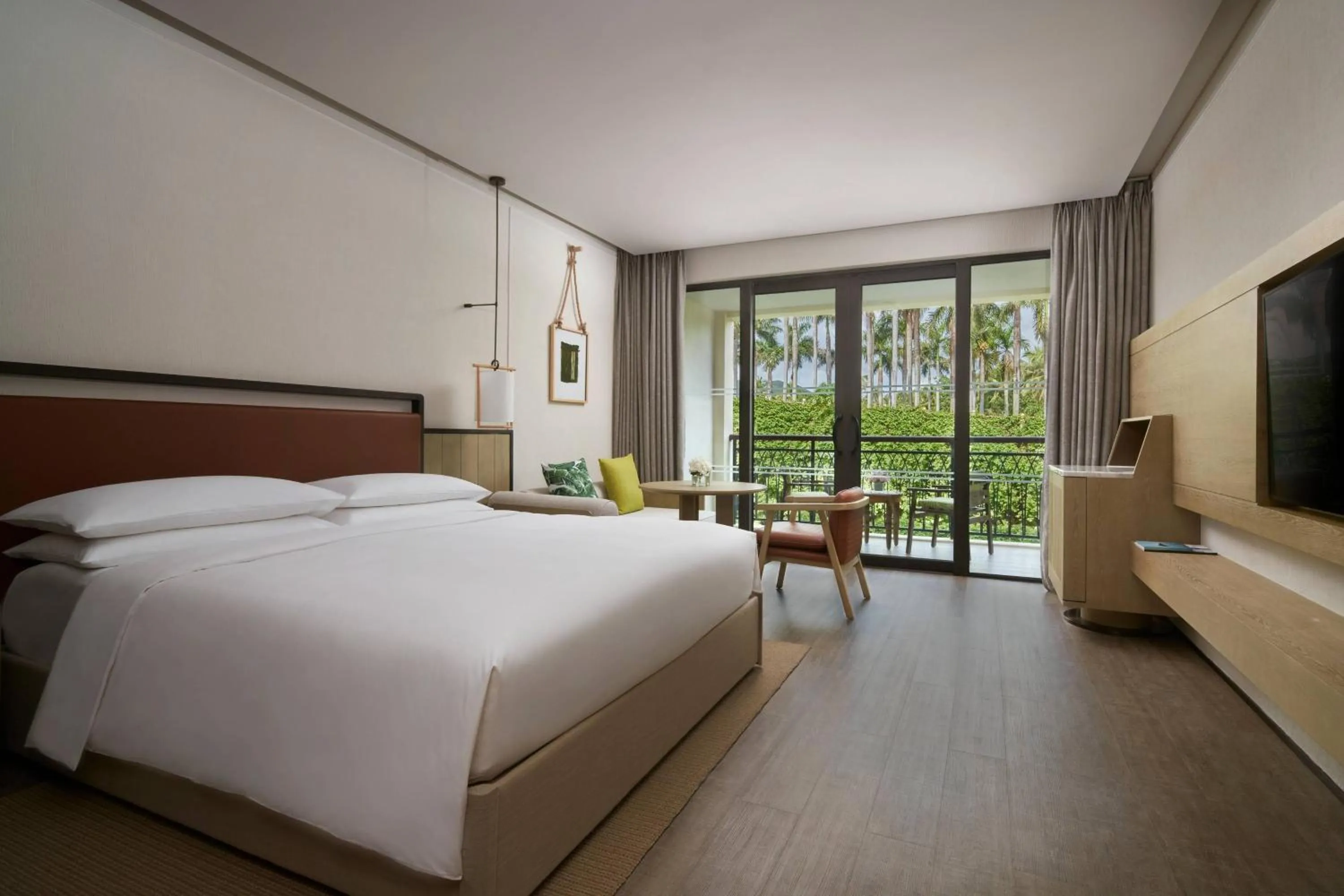 Photo of the whole room, Bed in Sanya Marriott Yalong Bay Resort & Spa