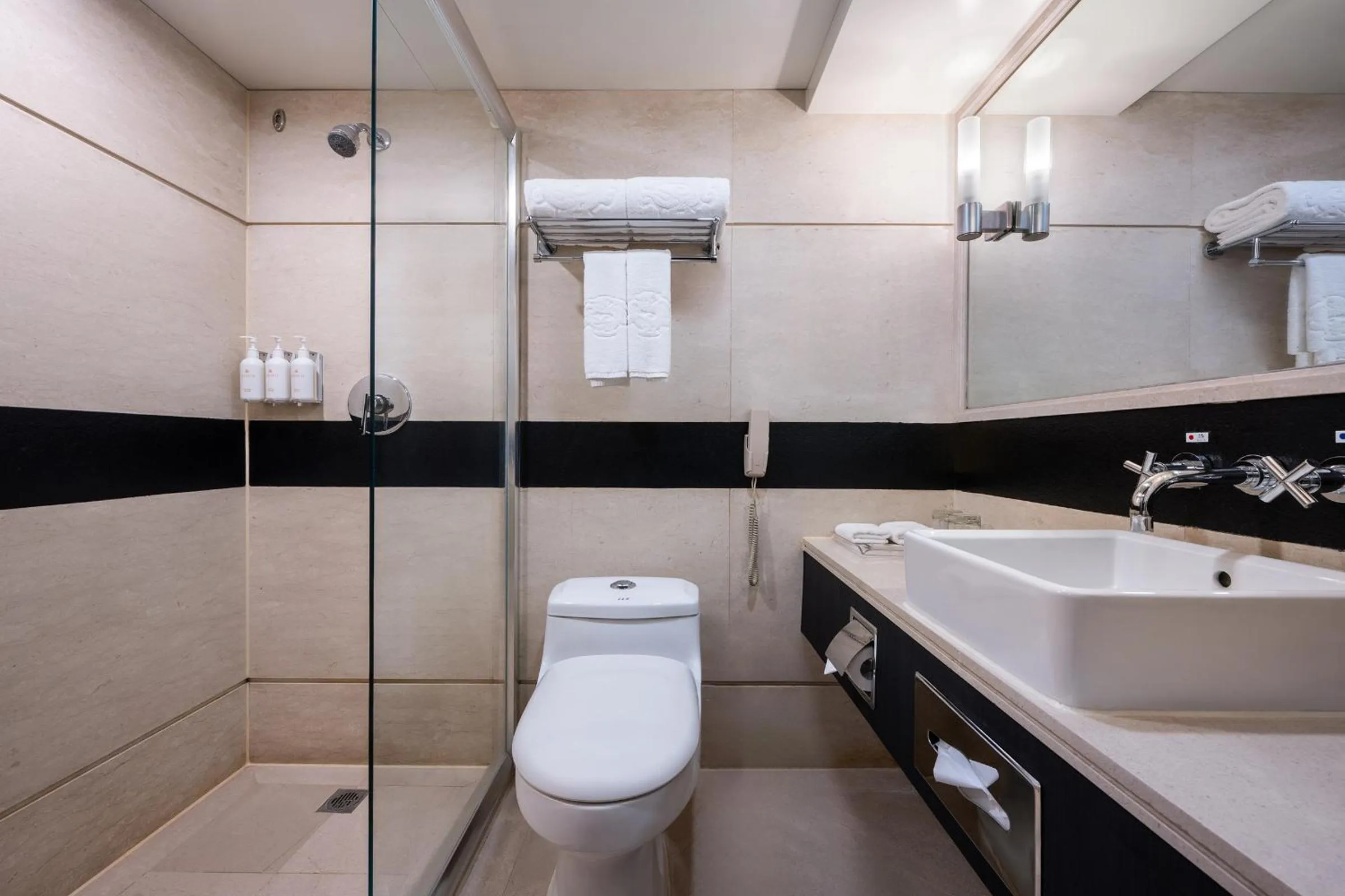 Shower in Sunworld Hotel Wangfujing