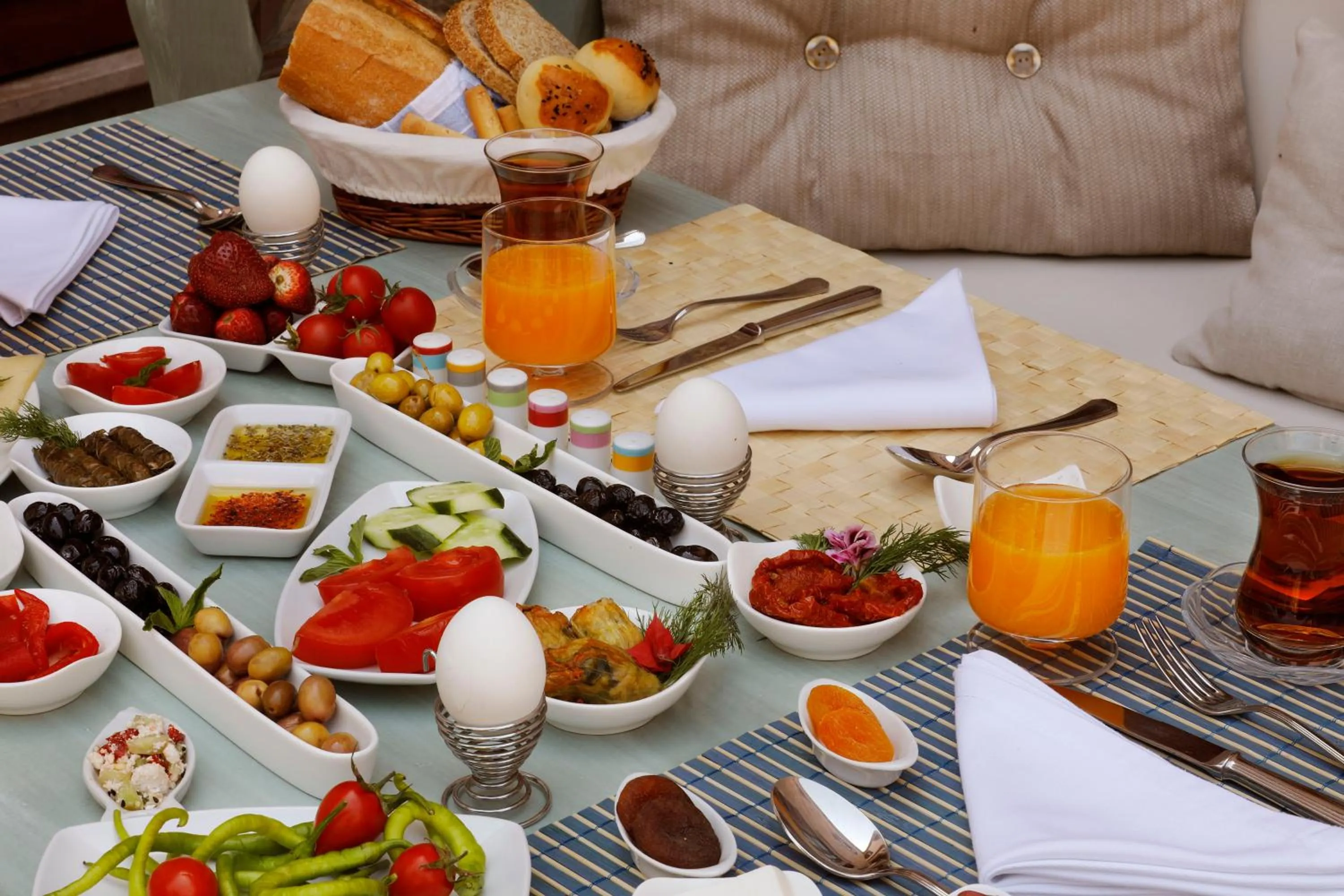 Breakfast in YundAntik Cunda Konaklari