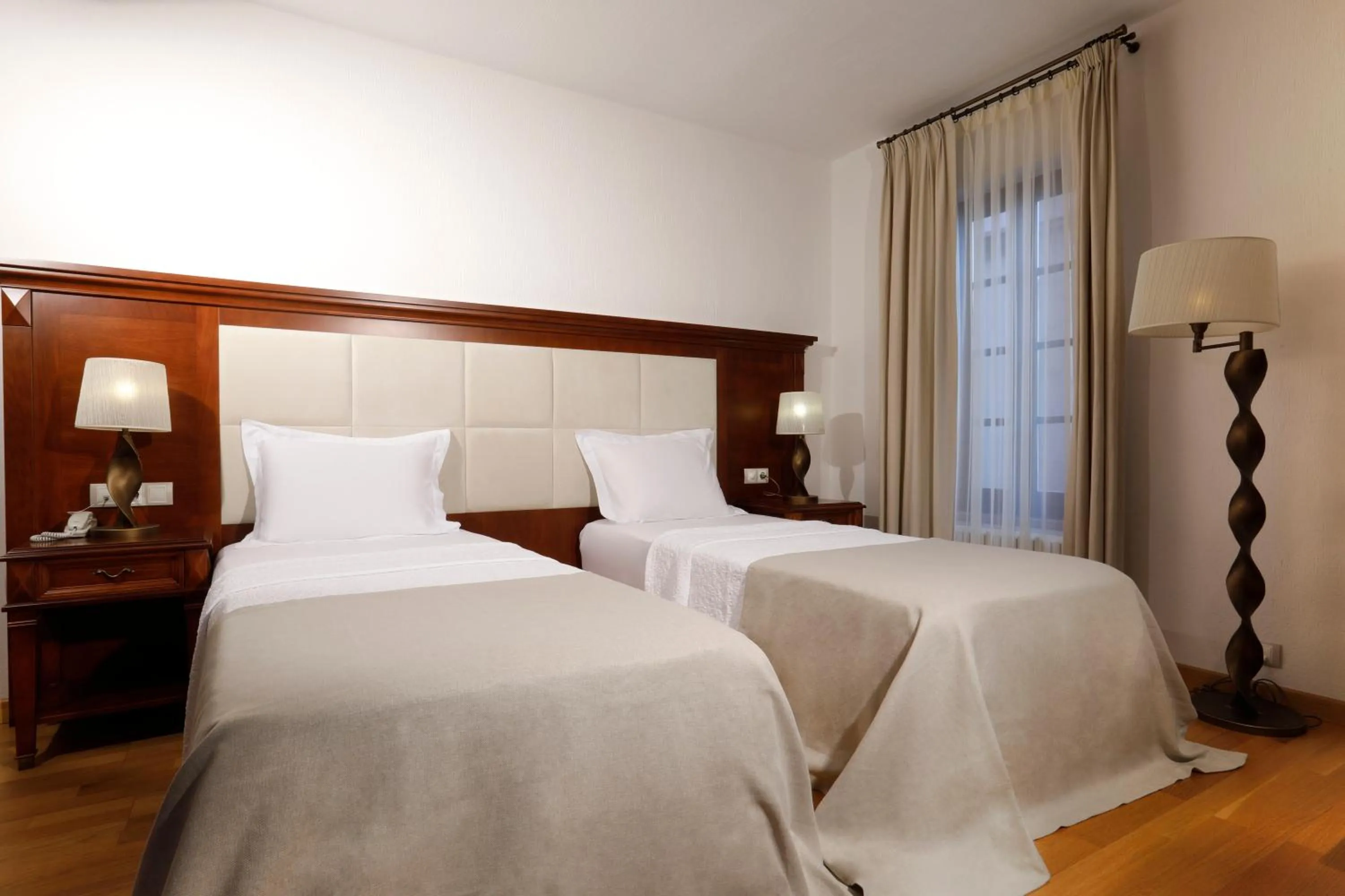 Bed in YundAntik Cunda Konaklari