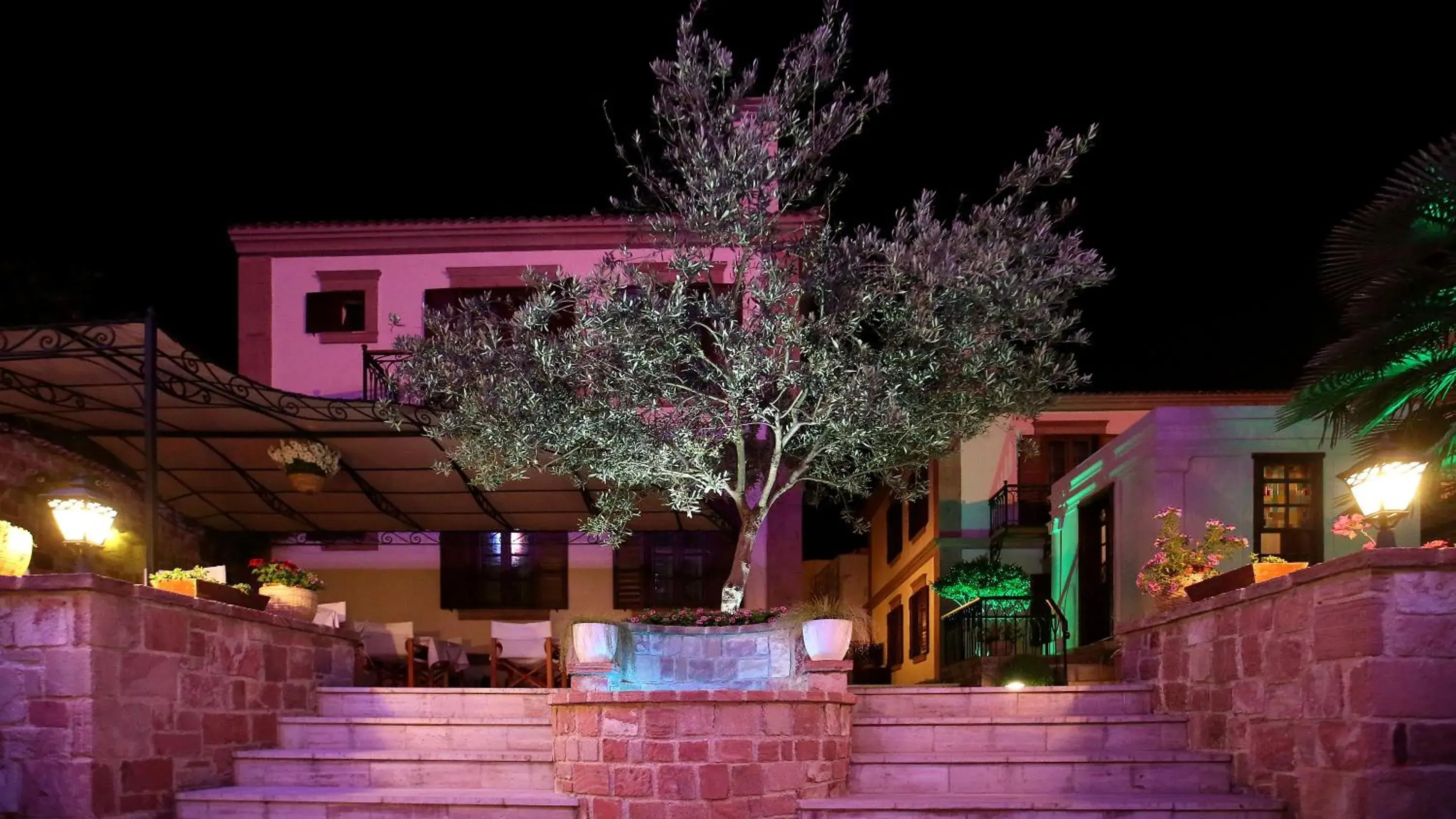 Property building in YundAntik Cunda Konaklari Property building in YundAntik Cunda Konaklari